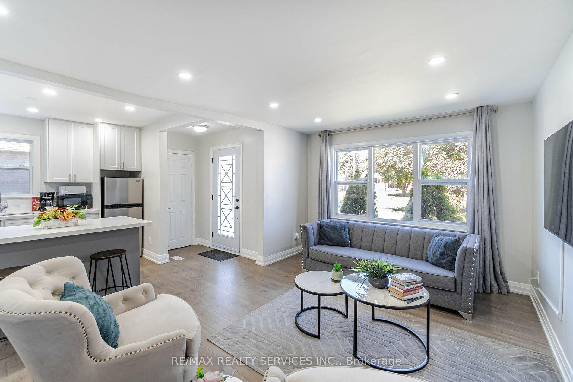 89 Darlingside Dr