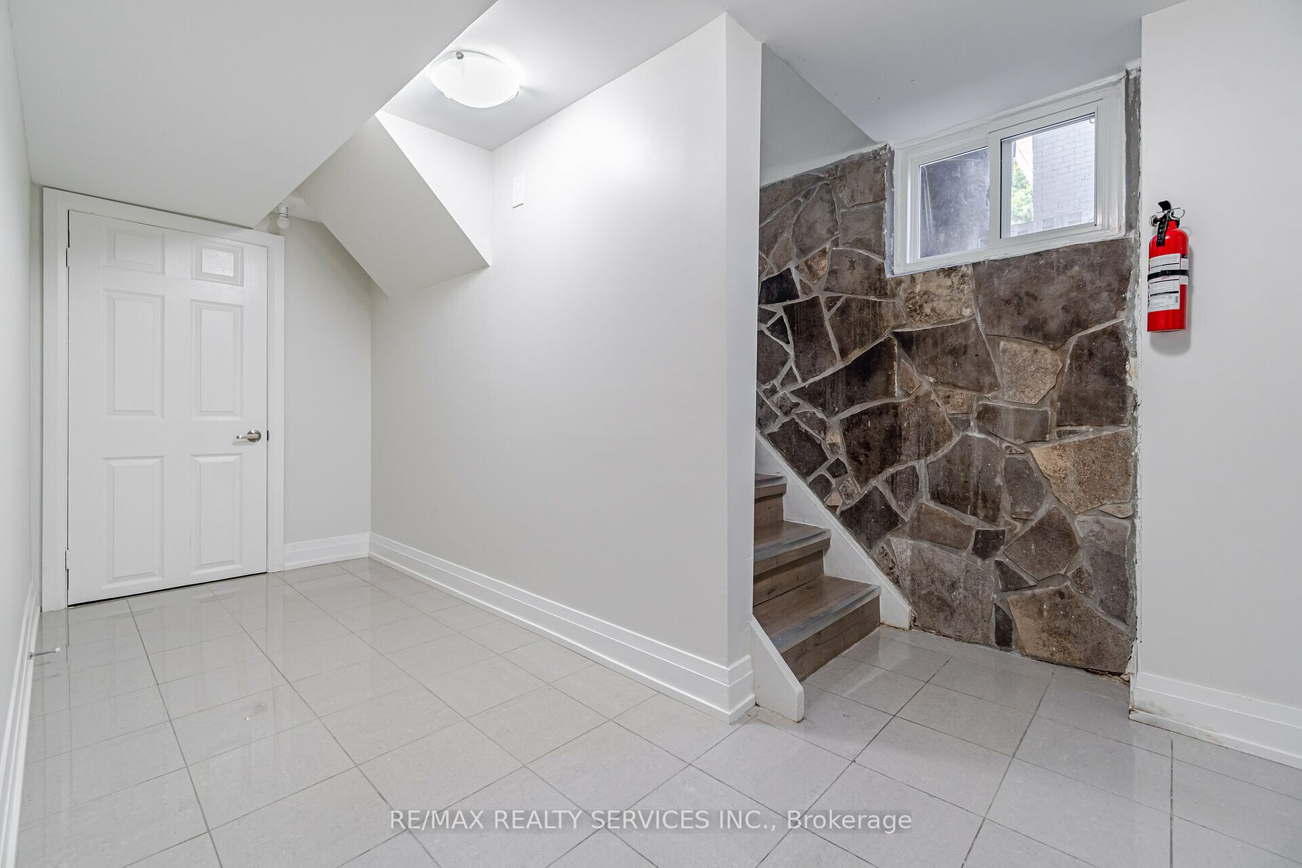 89 Darlingside Dr