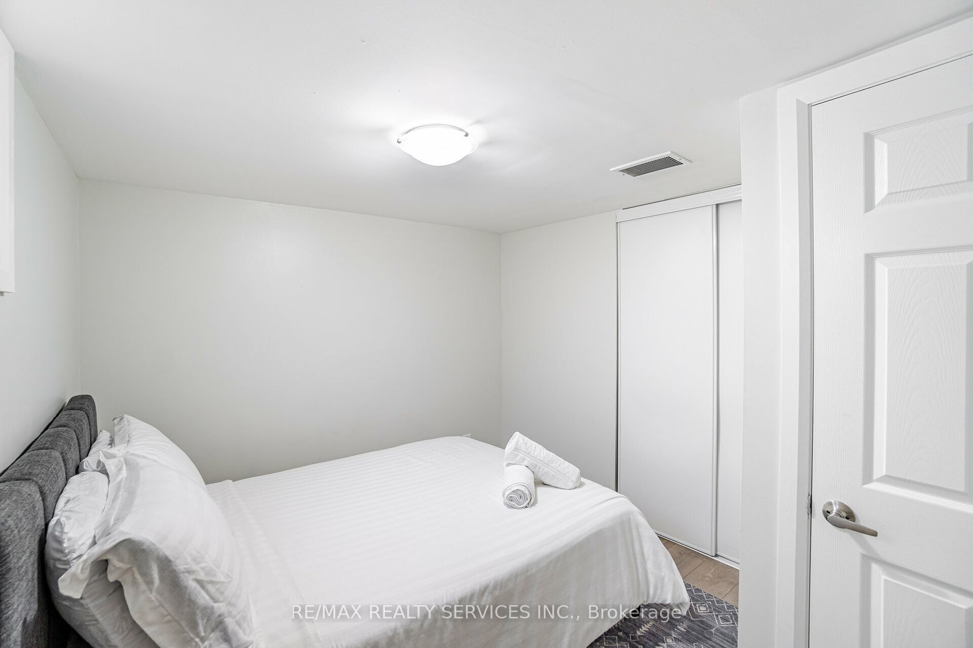 89 Darlingside Dr