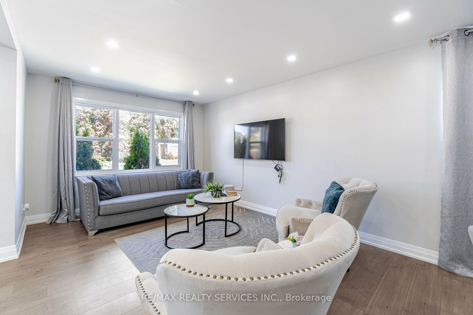 89 Darlingside Dr