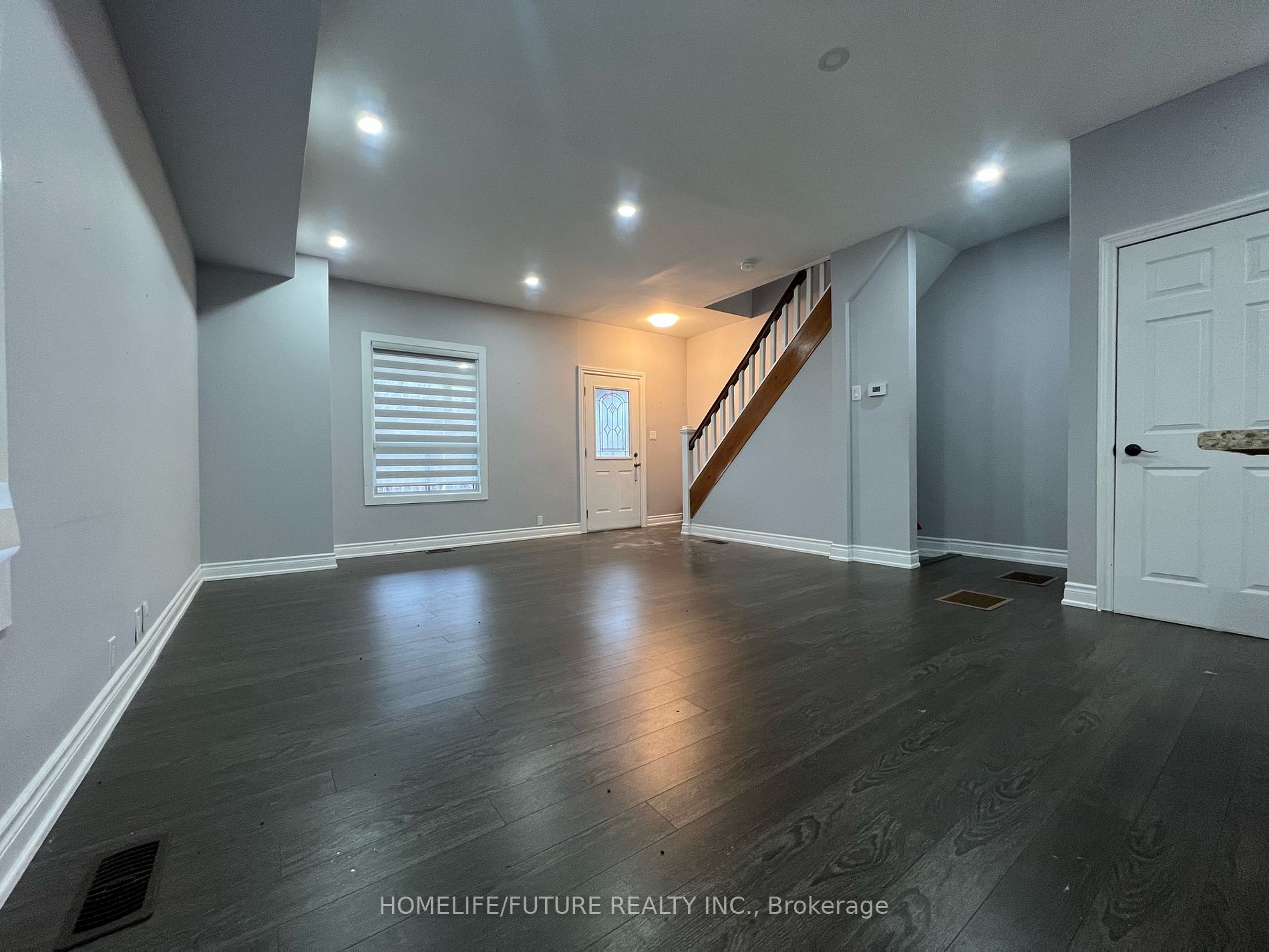 11 Hall St