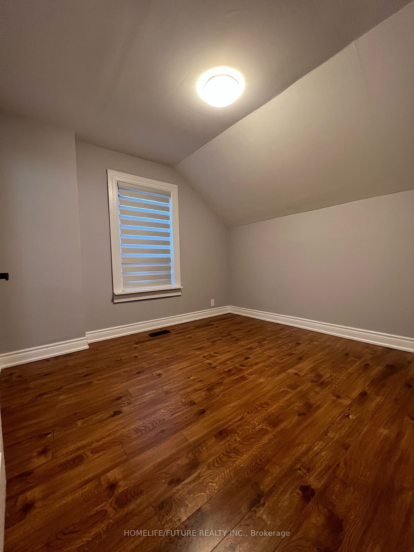 11 Hall St