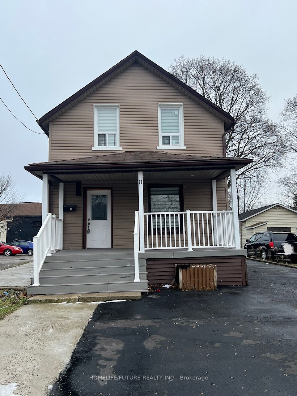11 Hall St
