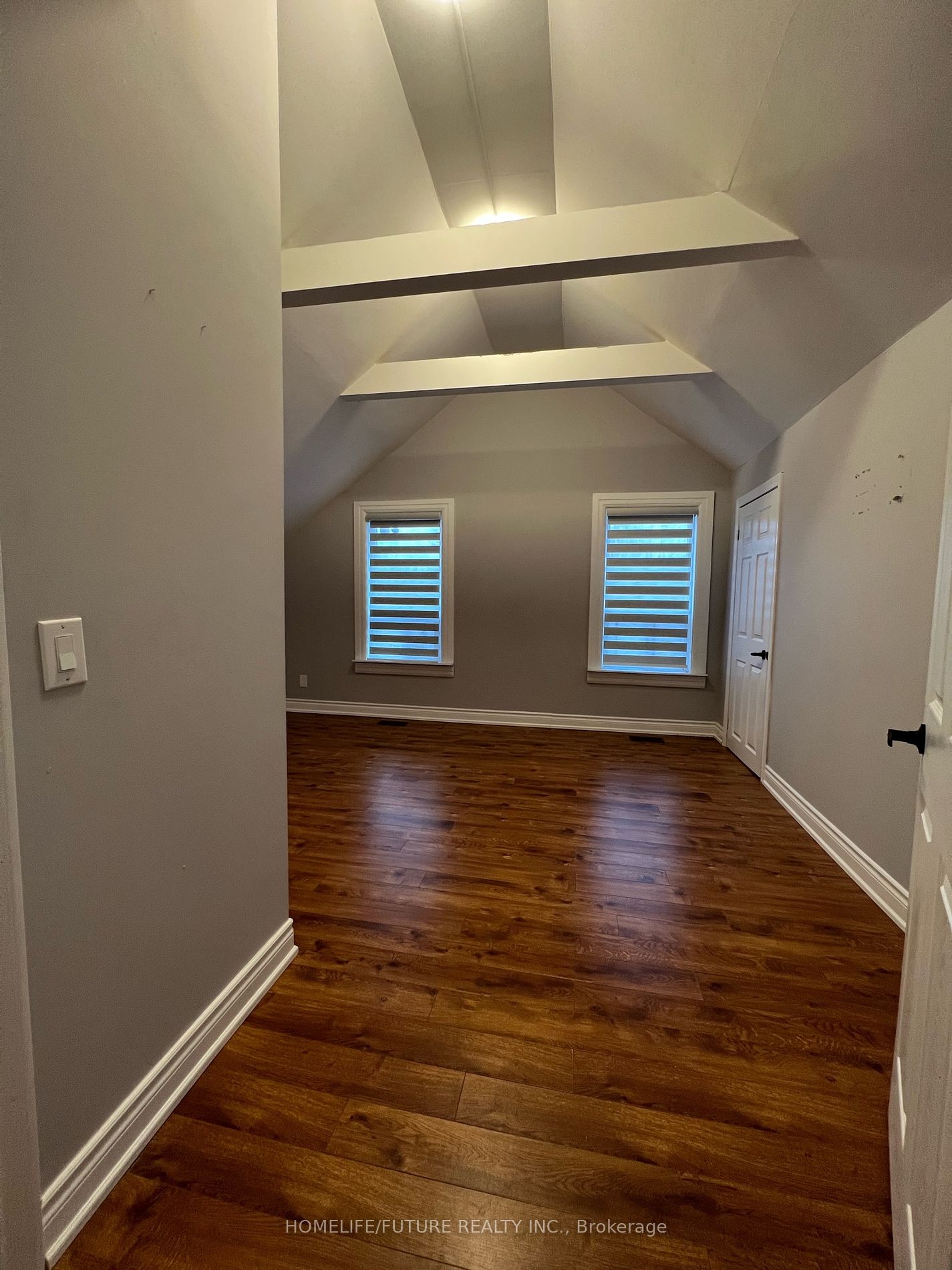 11 Hall St