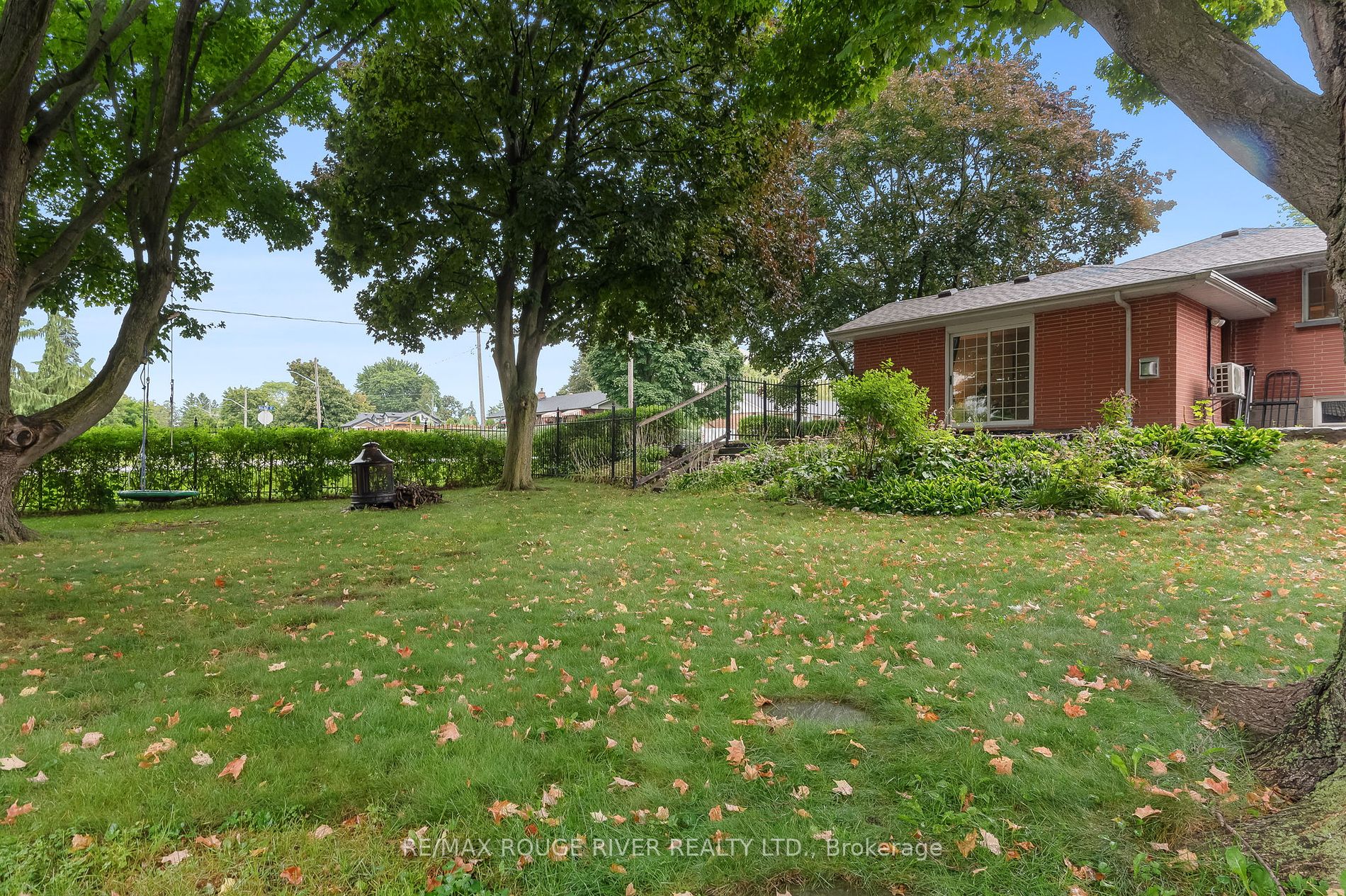 1101 Walnut St W
