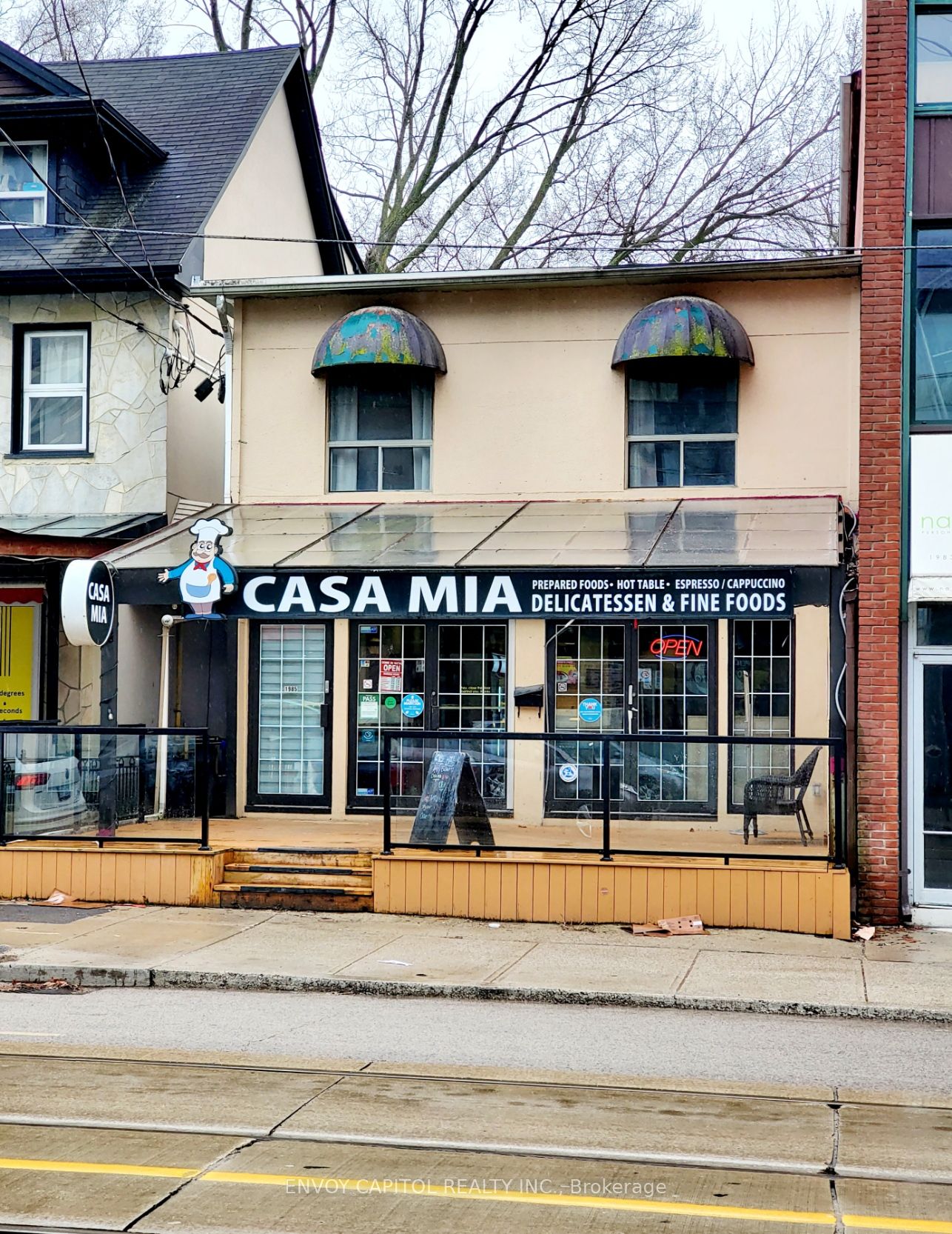 1985 Queen St E
