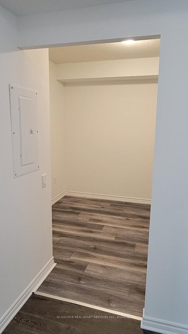 1 Falaise Rd, #221