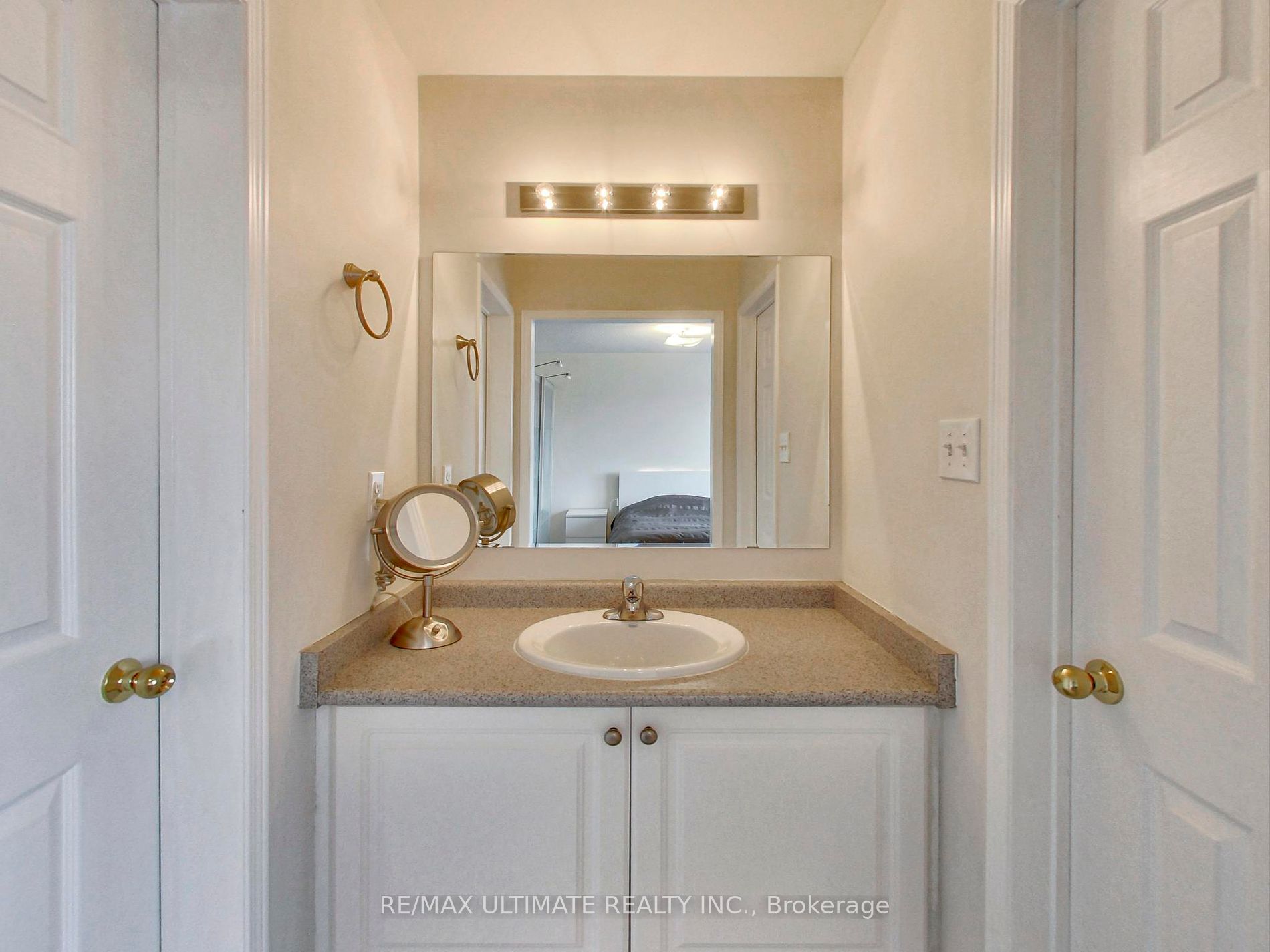 487 Rossland Road E