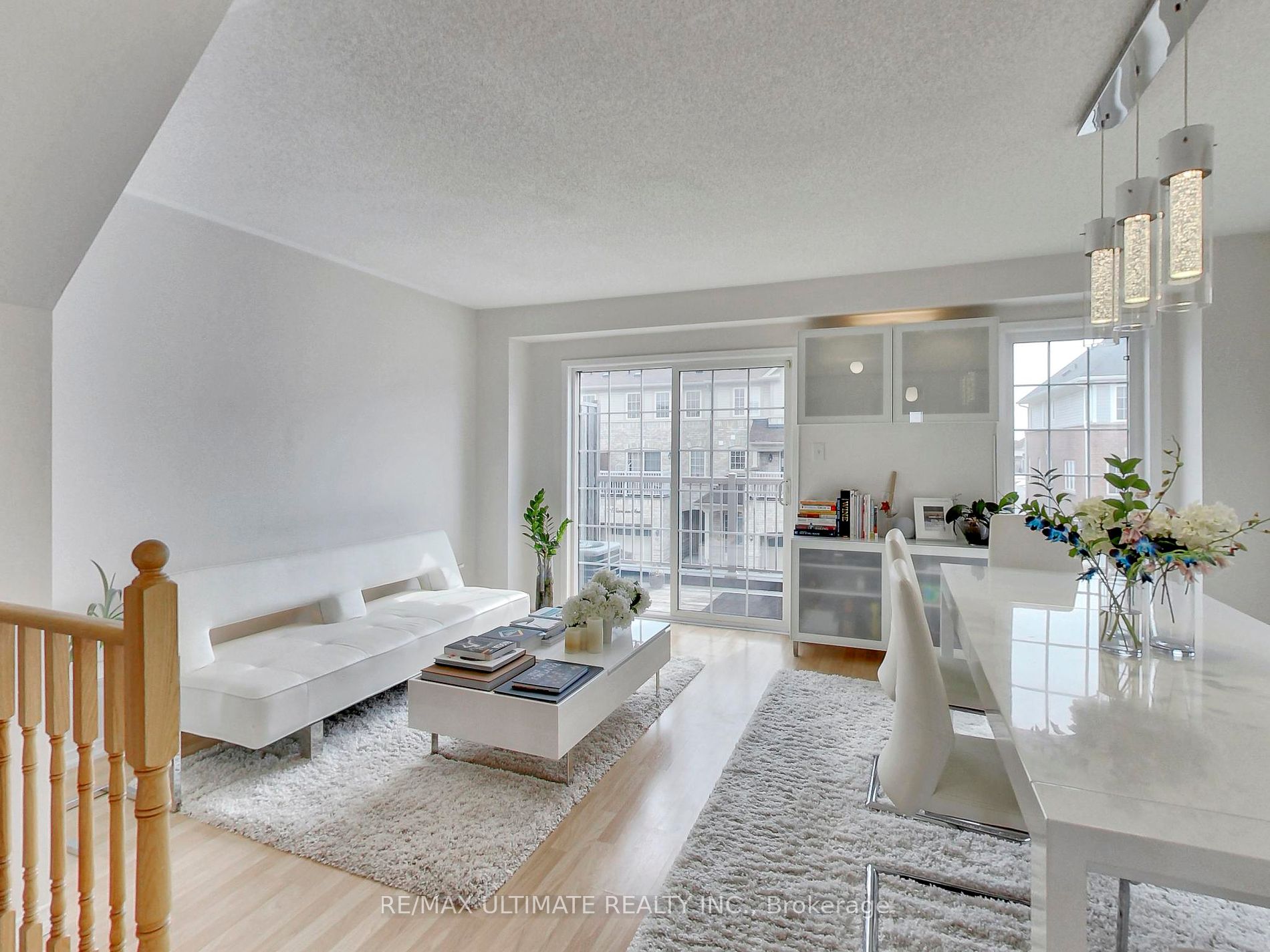 487 Rossland Road E
