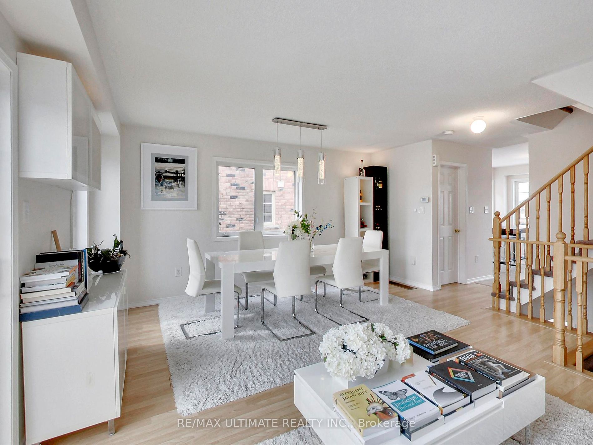 487 Rossland Road E