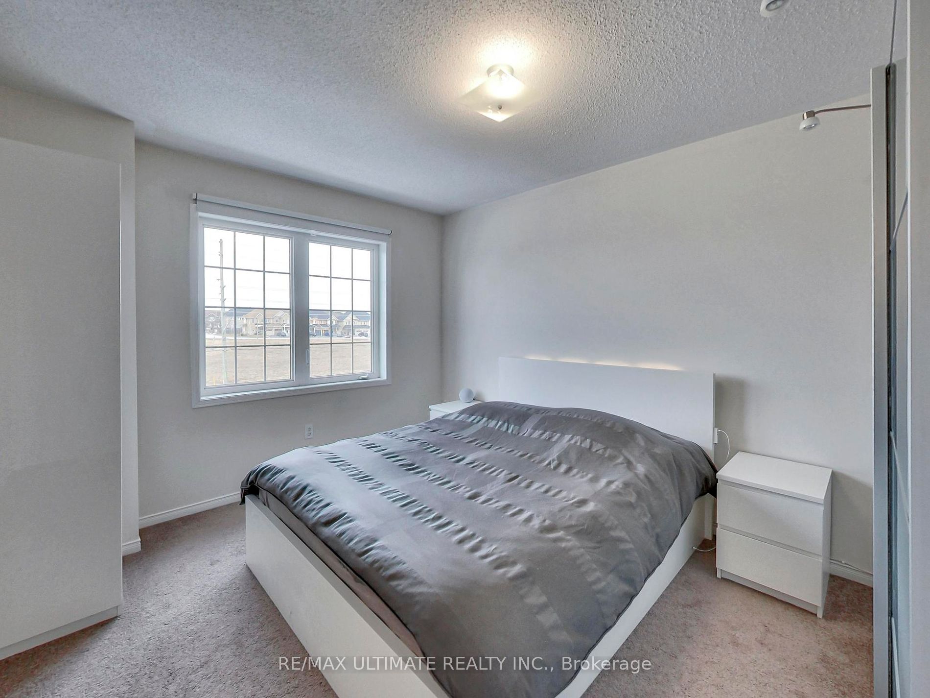 487 Rossland Road E