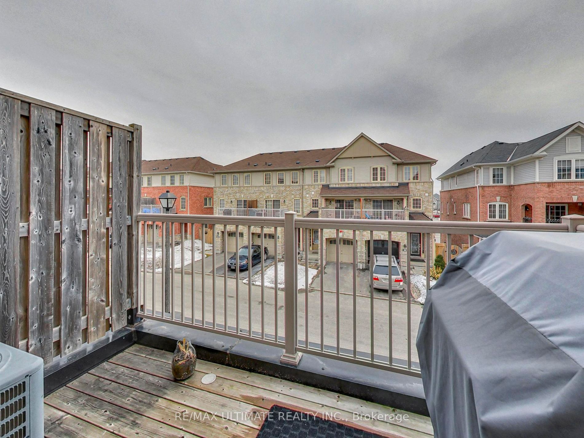 487 Rossland Road E