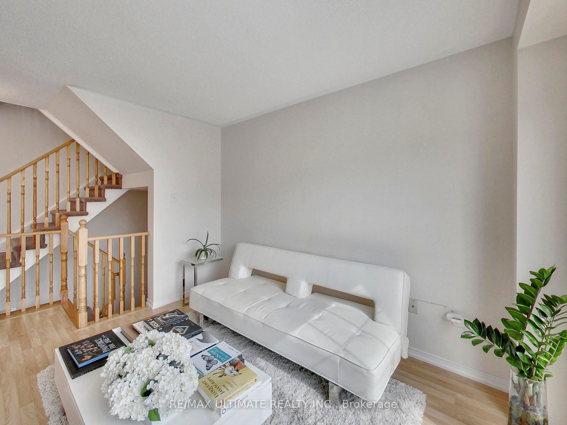 487 Rossland Road E