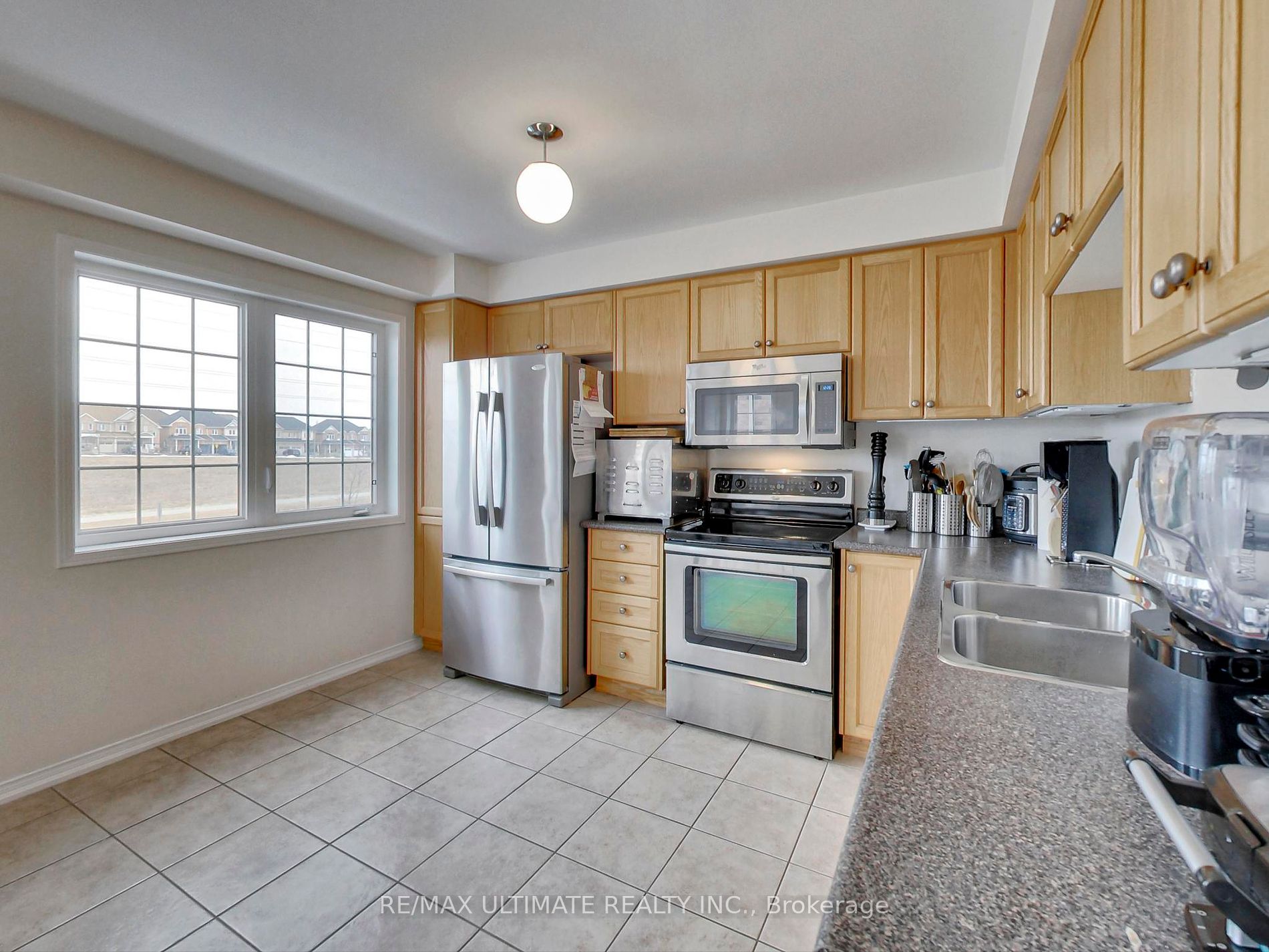 487 Rossland Road E