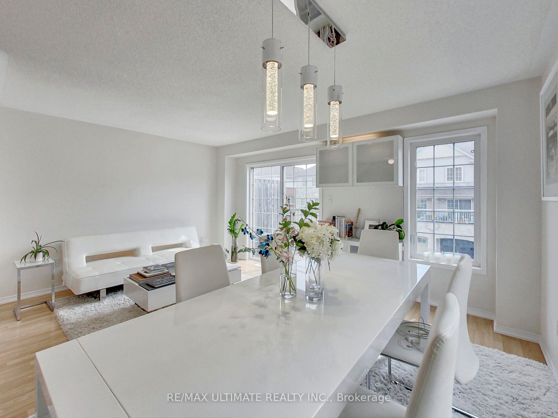 487 Rossland Road E