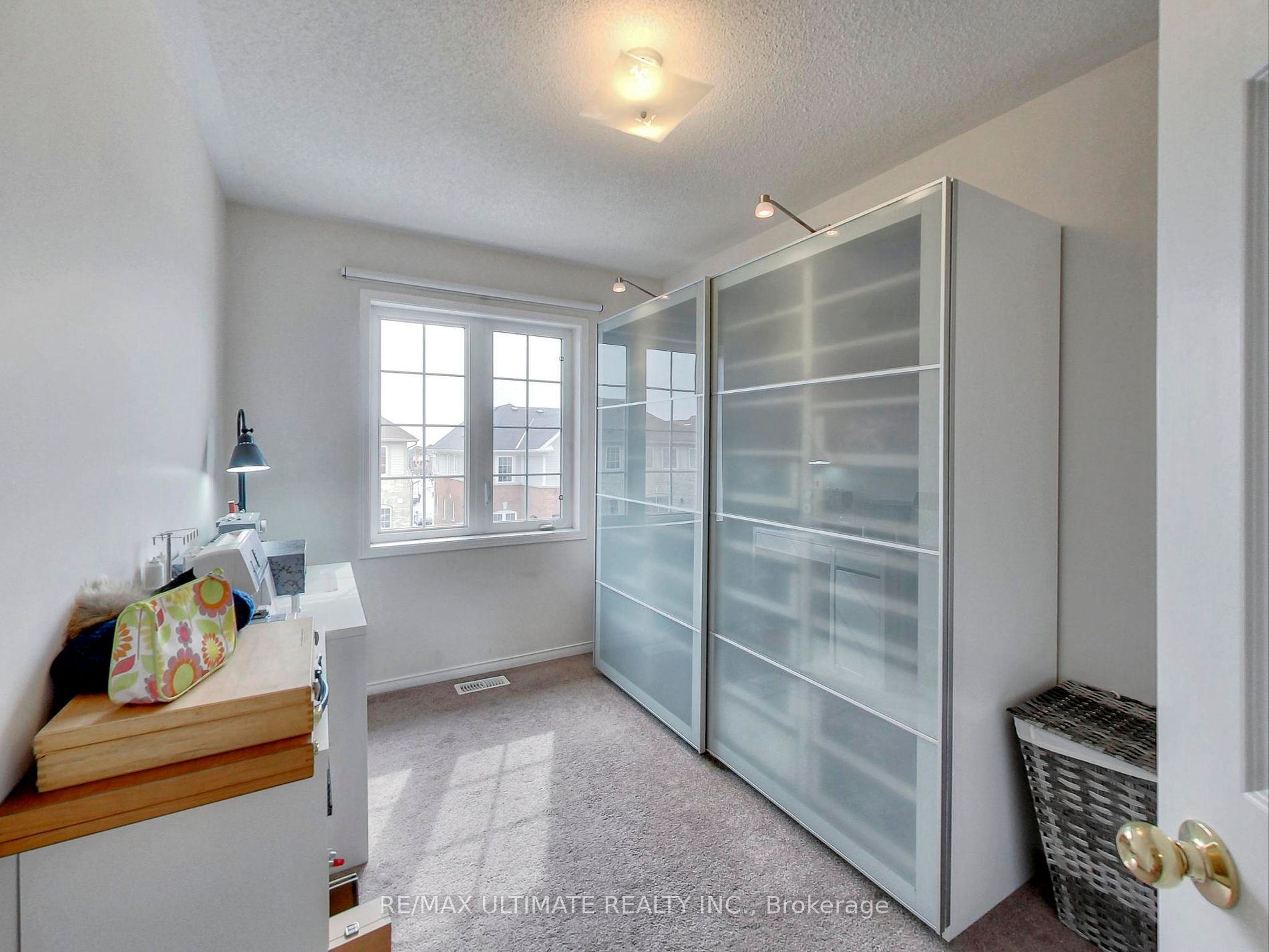 487 Rossland Road E