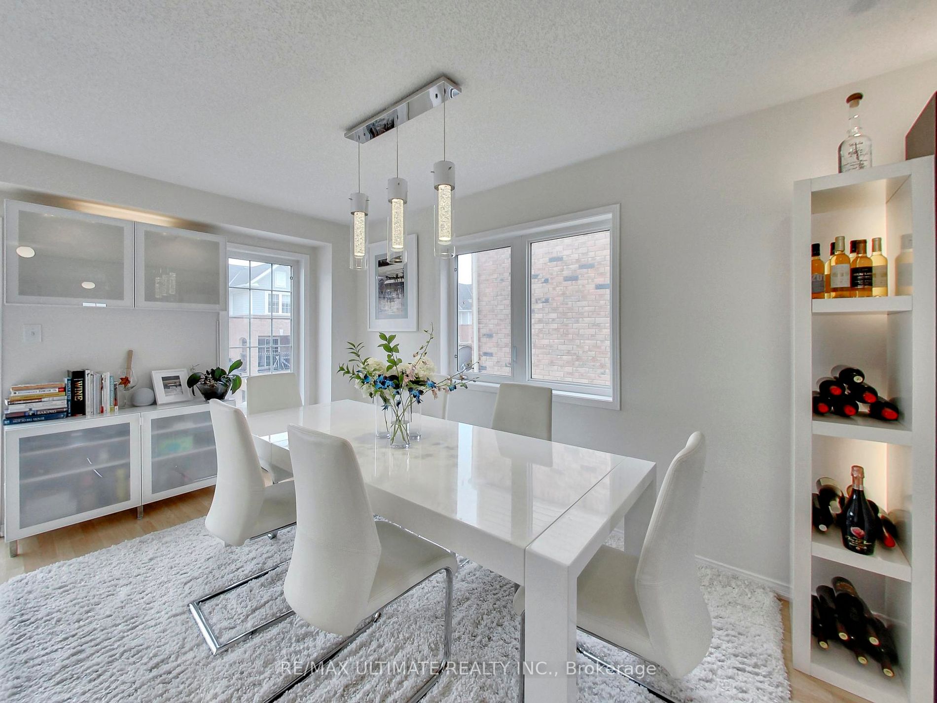 487 Rossland Road E