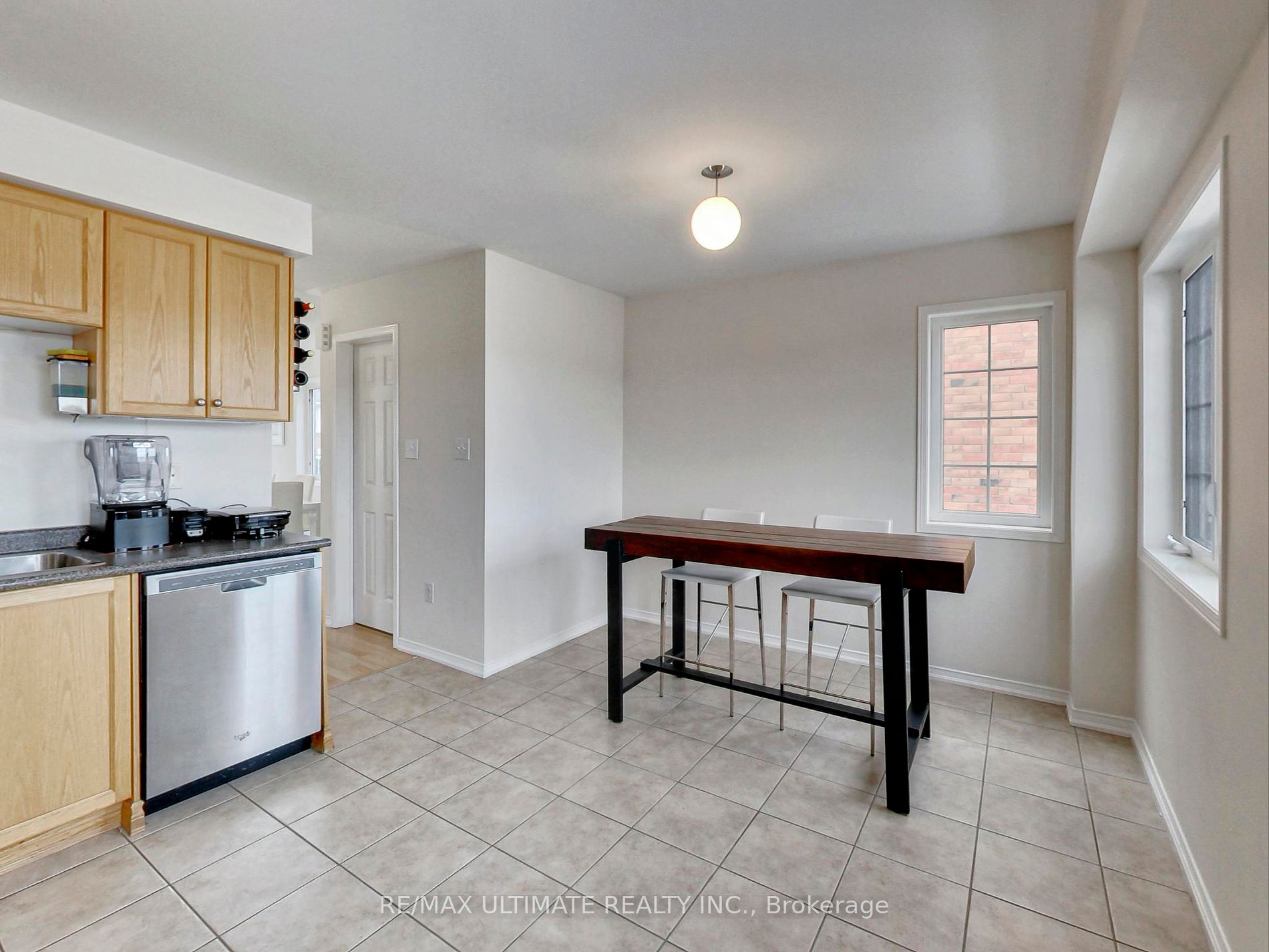 487 Rossland Road E