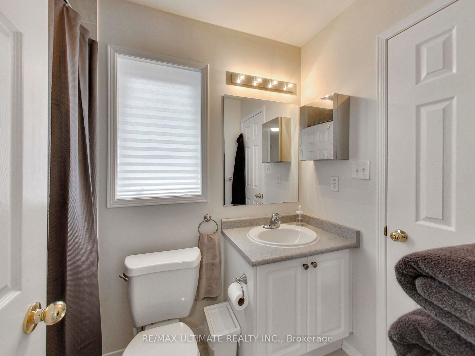 487 Rossland Road E