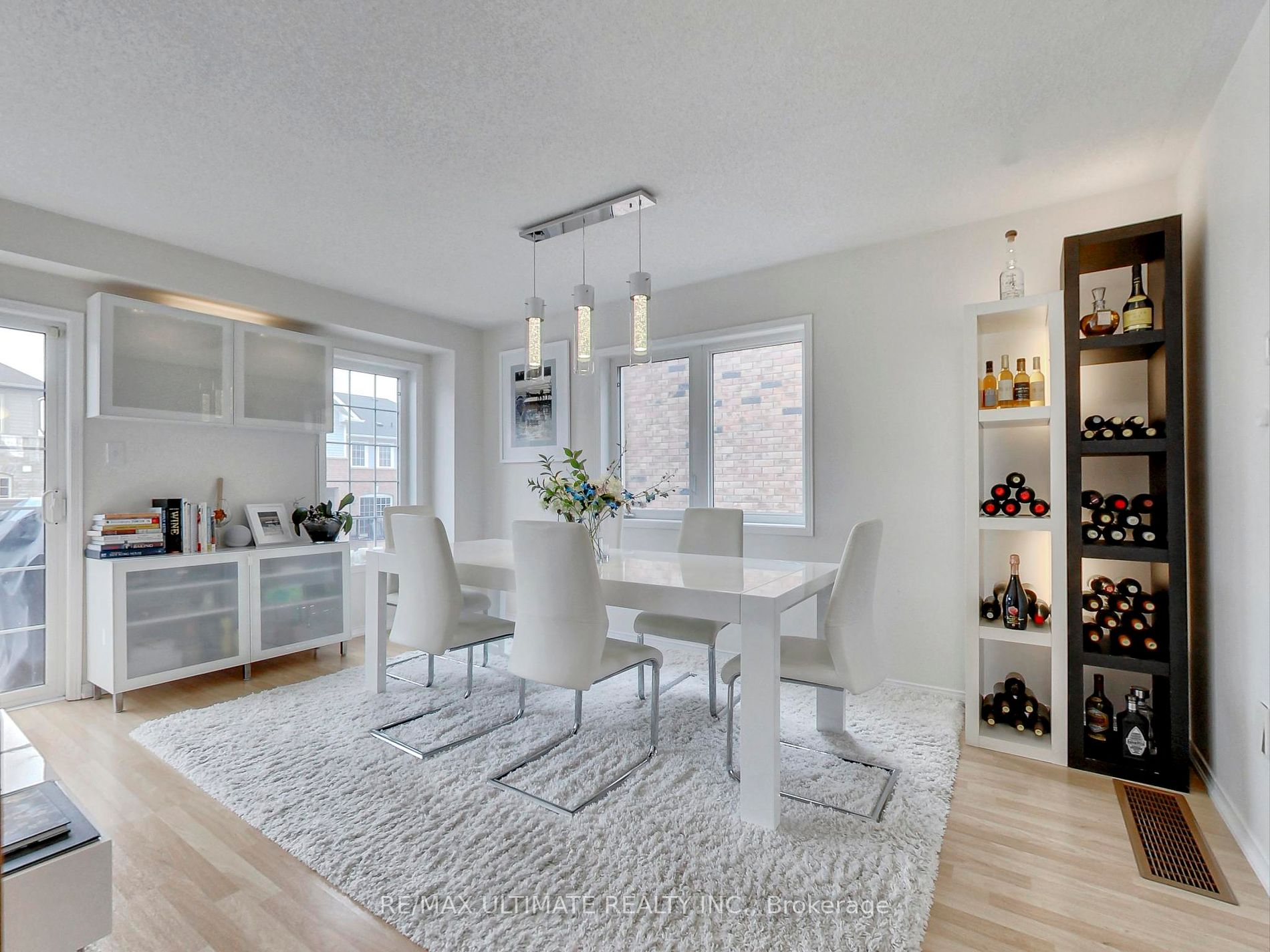 487 Rossland Road E
