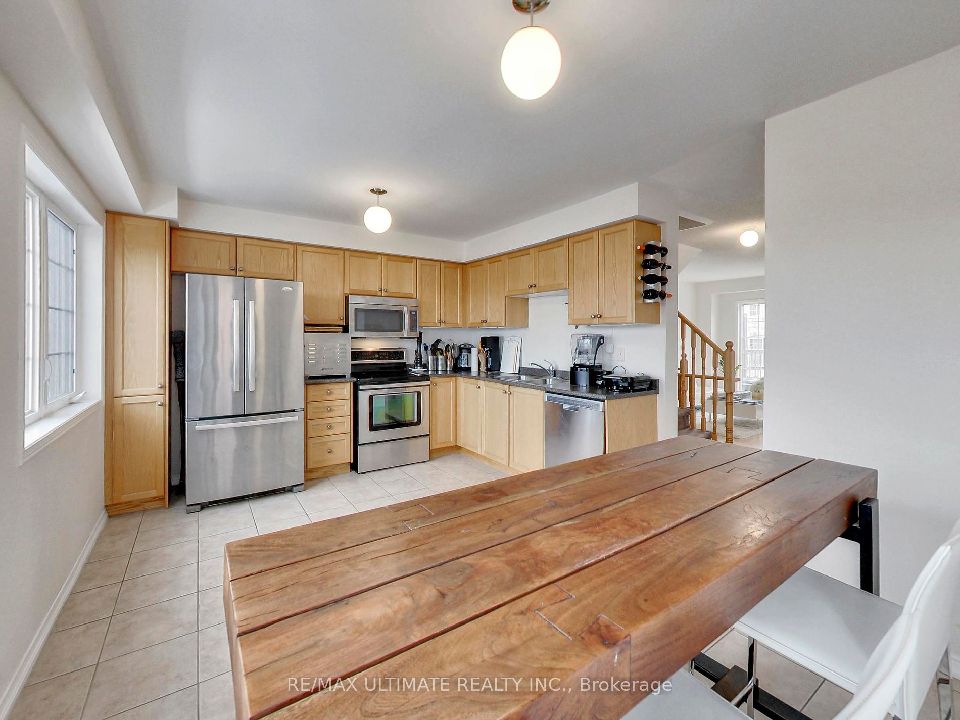 487 Rossland Road E