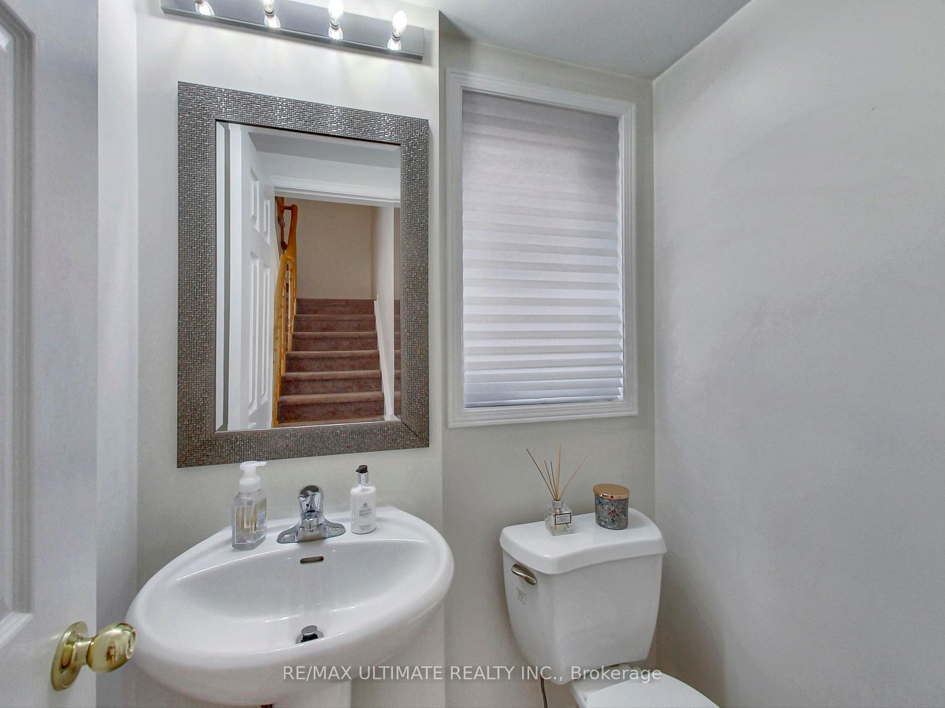 487 Rossland Road E