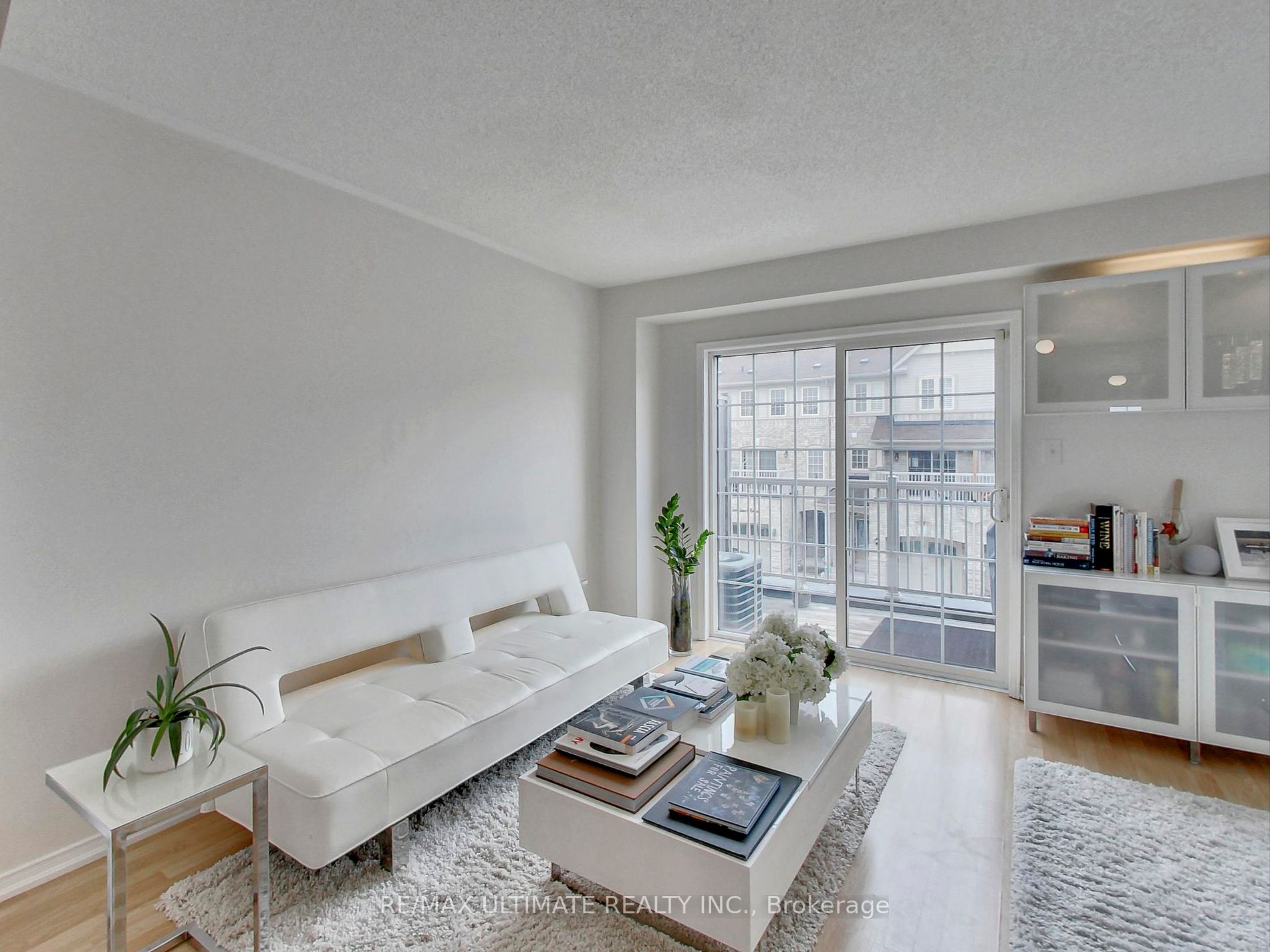 487 Rossland Road E