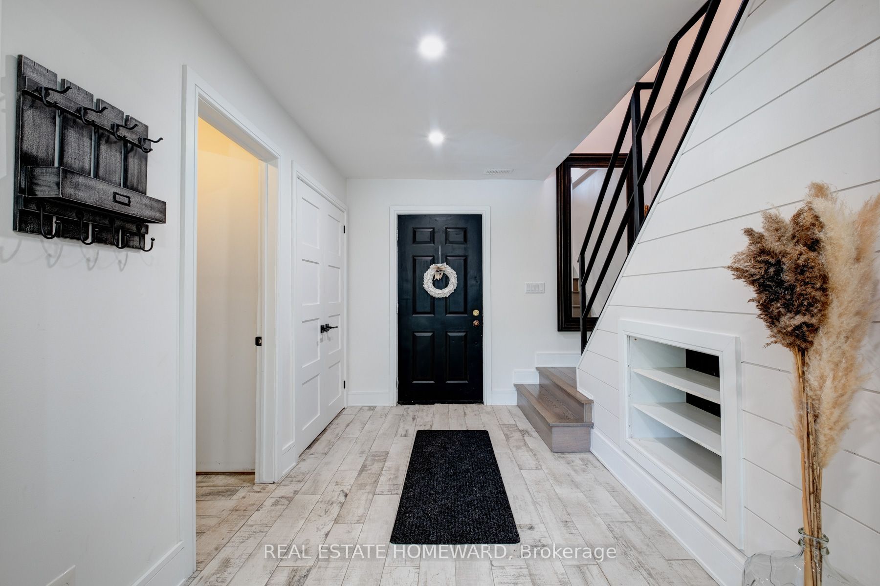 6 Armstrong Ave