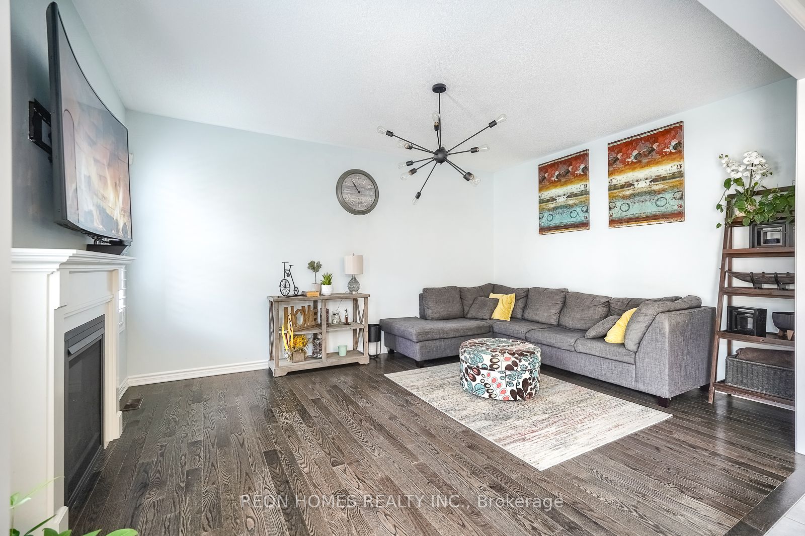 2142 Saffron Dr