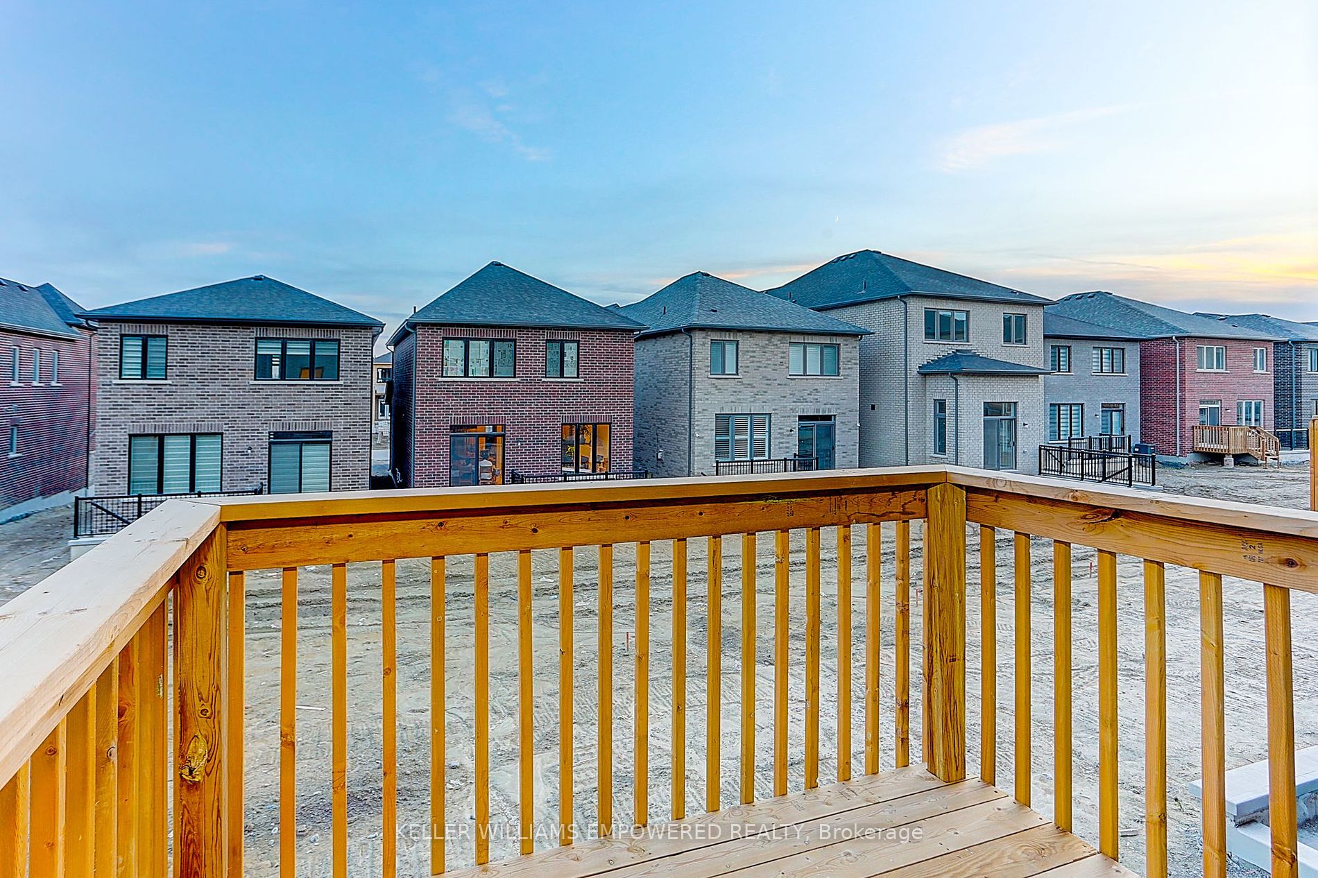1215 Plymouth Dr