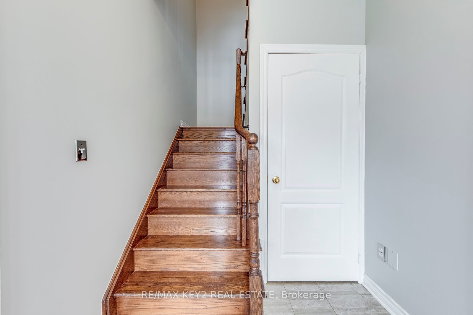 2424 Earl Grey Ave