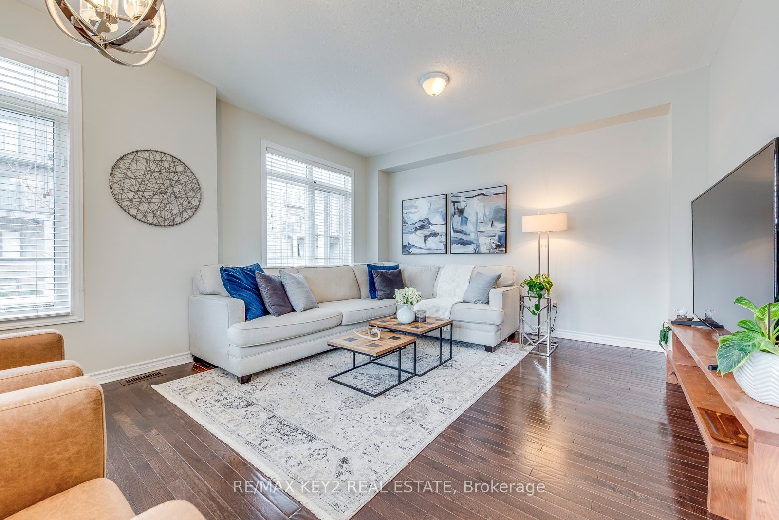 2424 Earl Grey Ave