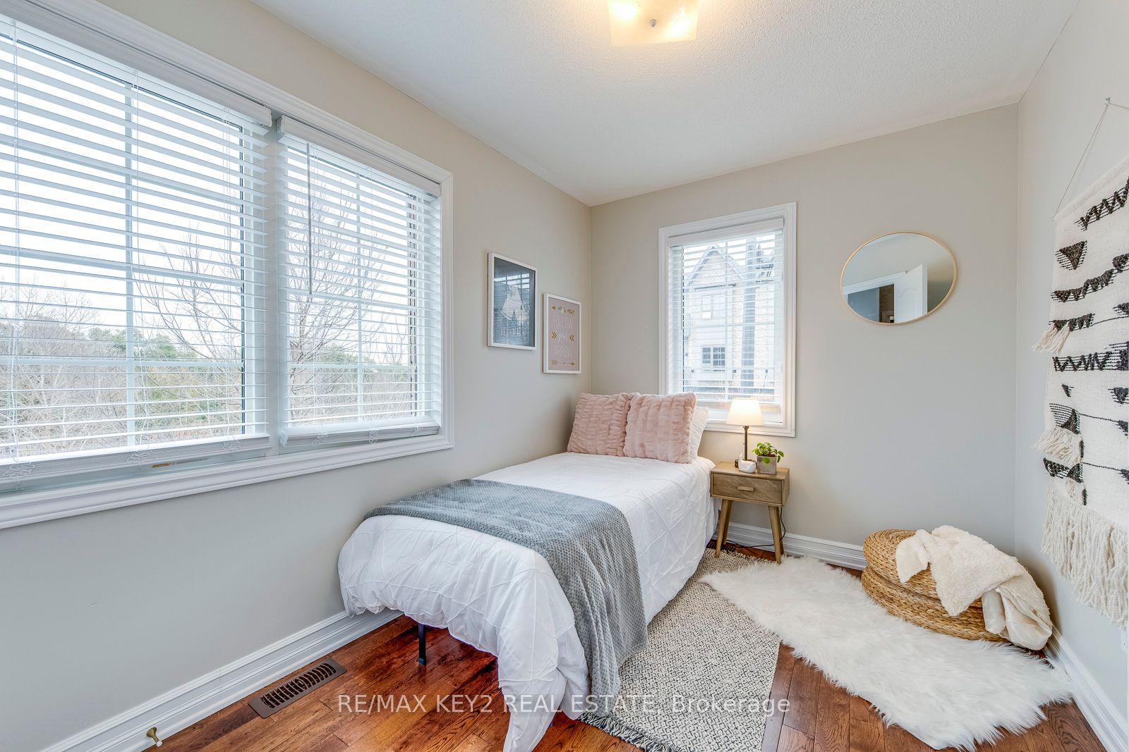 2424 Earl Grey Ave