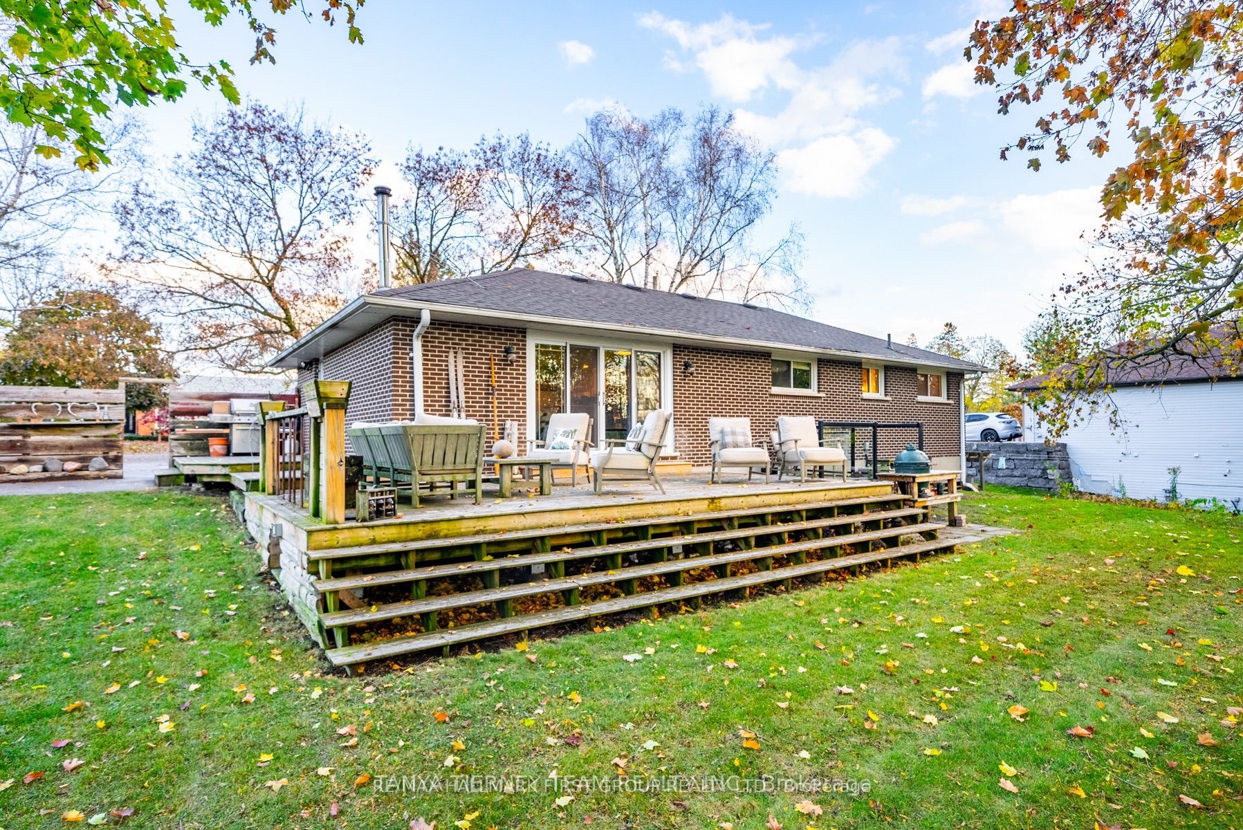 76 Bagot St
