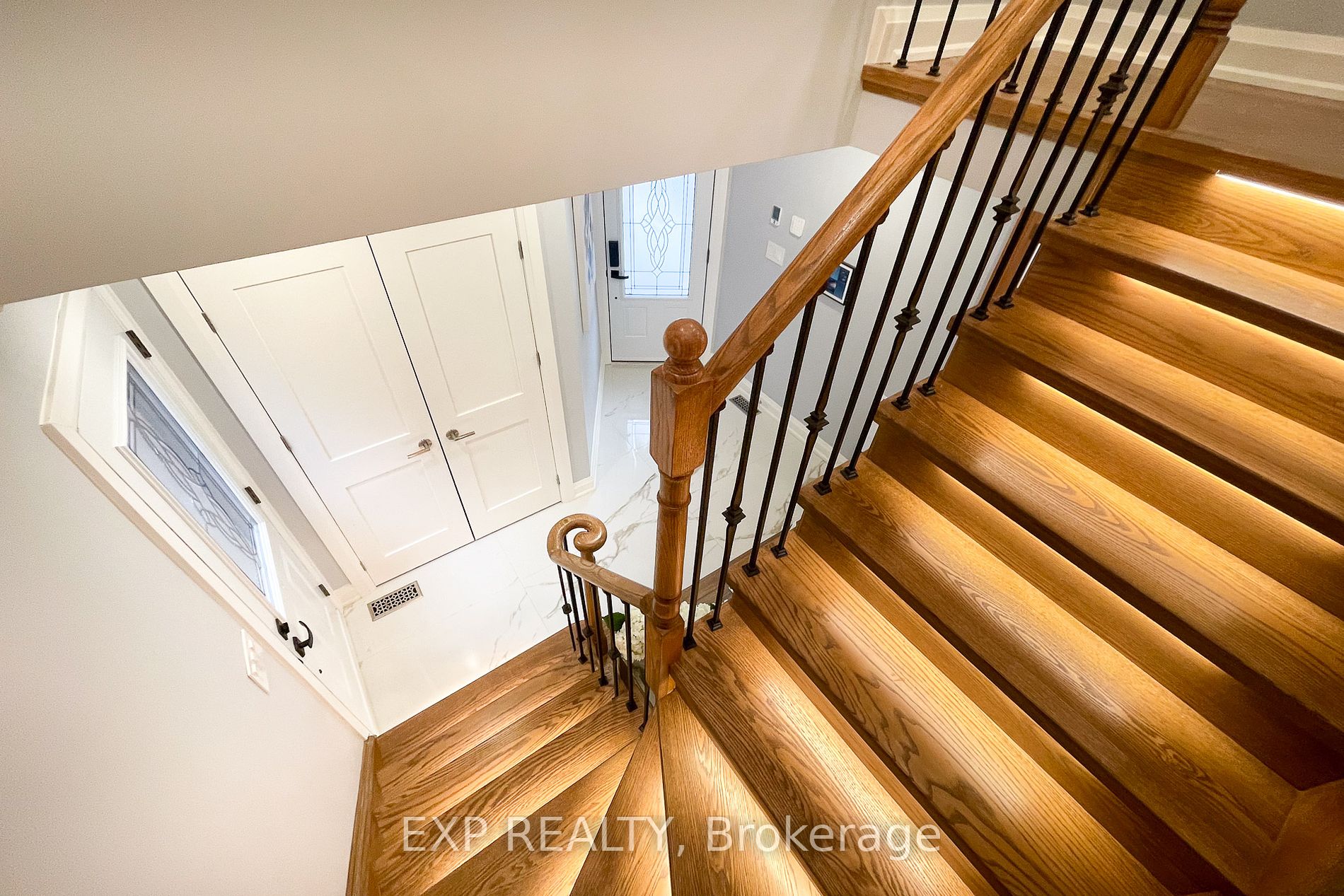 1025 Benton Cres