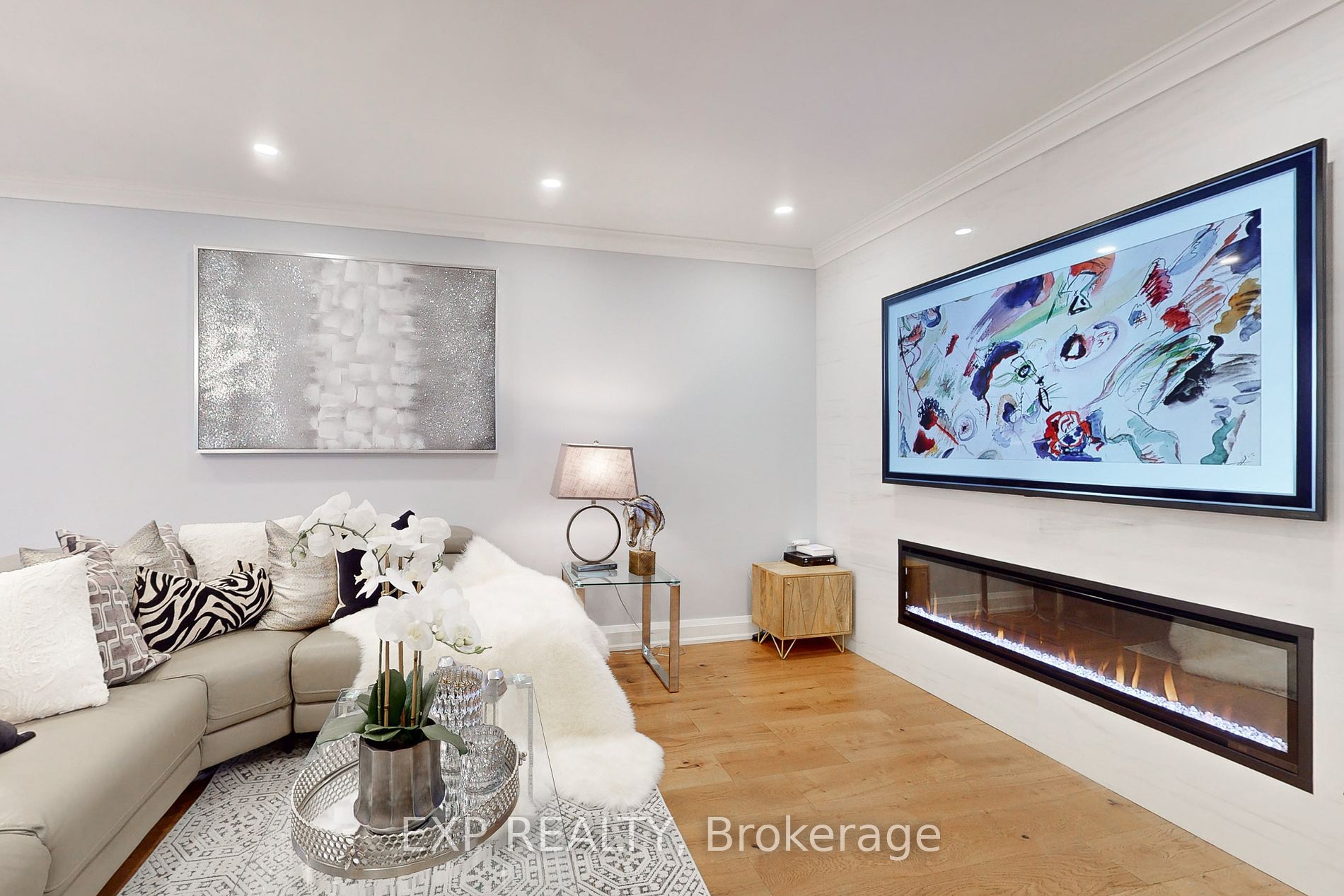1025 Benton Cres