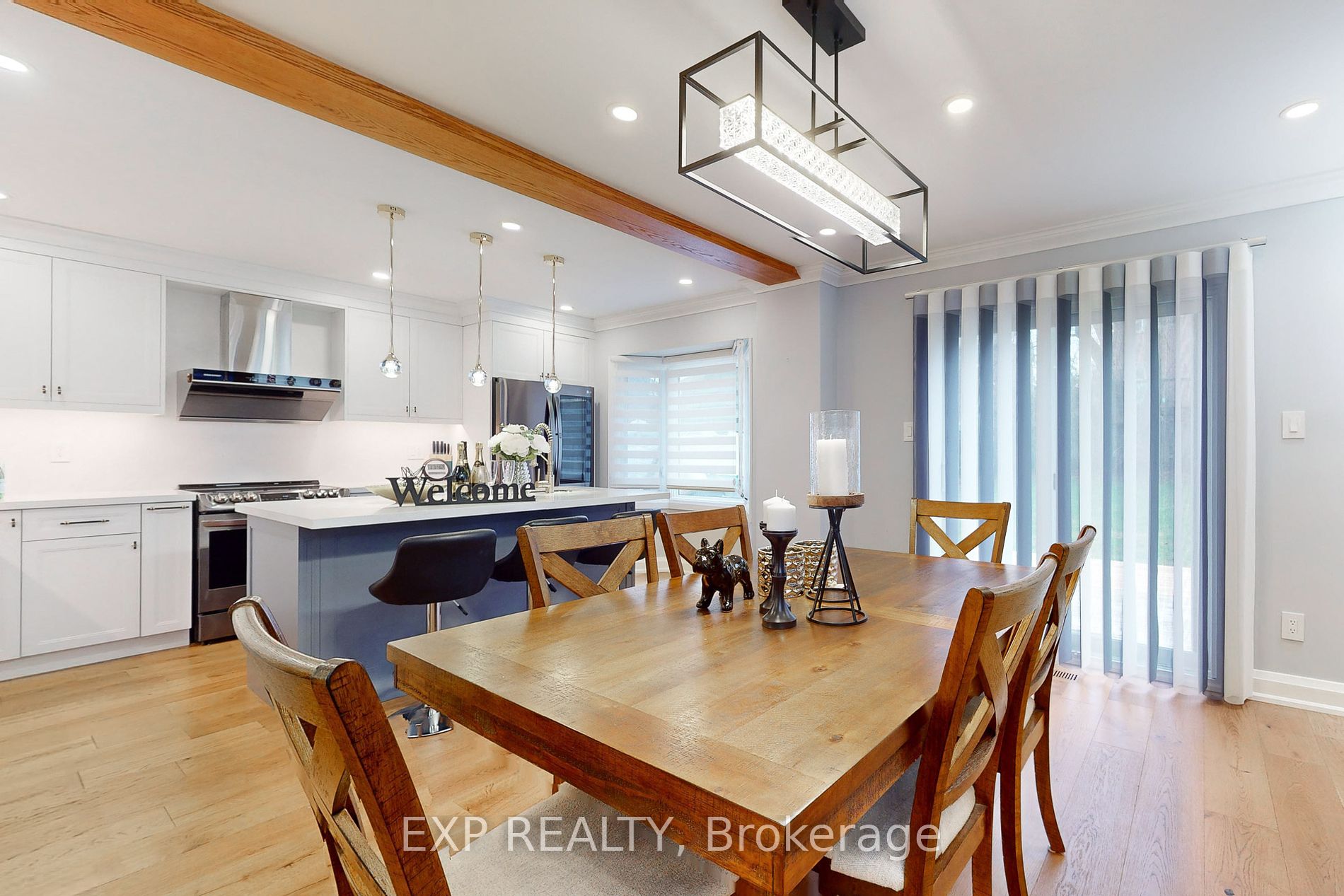 1025 Benton Cres
