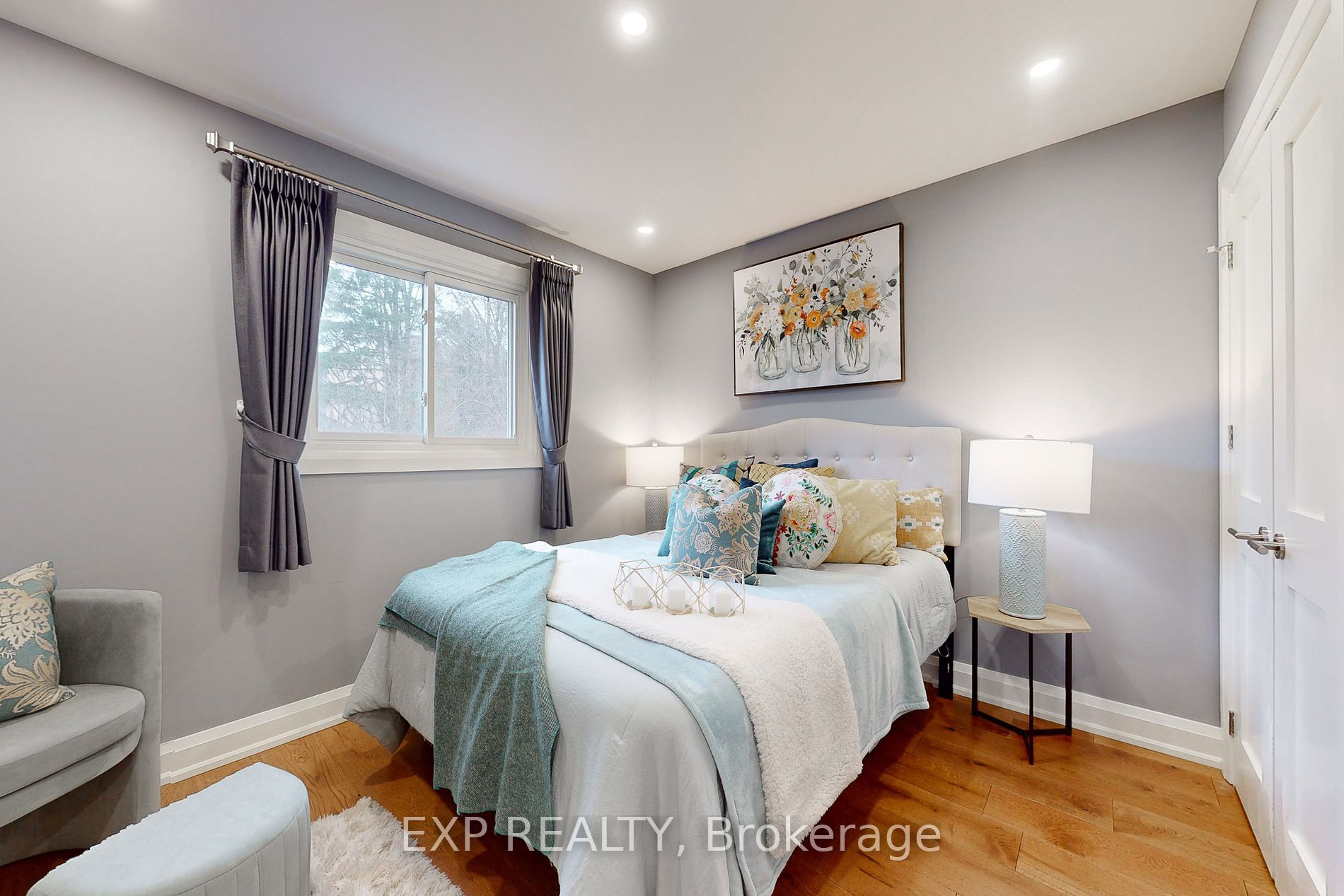 1025 Benton Cres