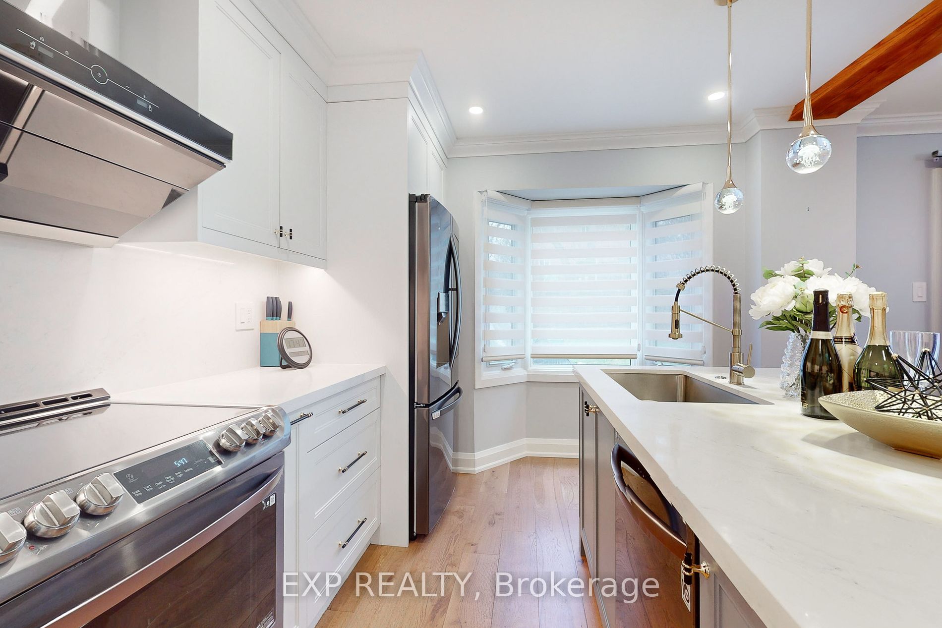 1025 Benton Cres