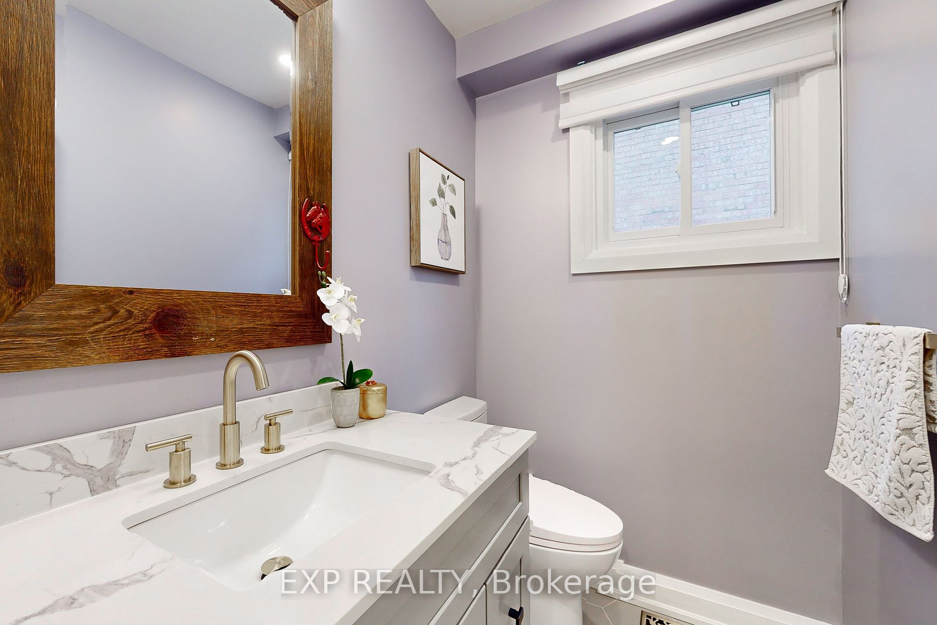 1025 Benton Cres