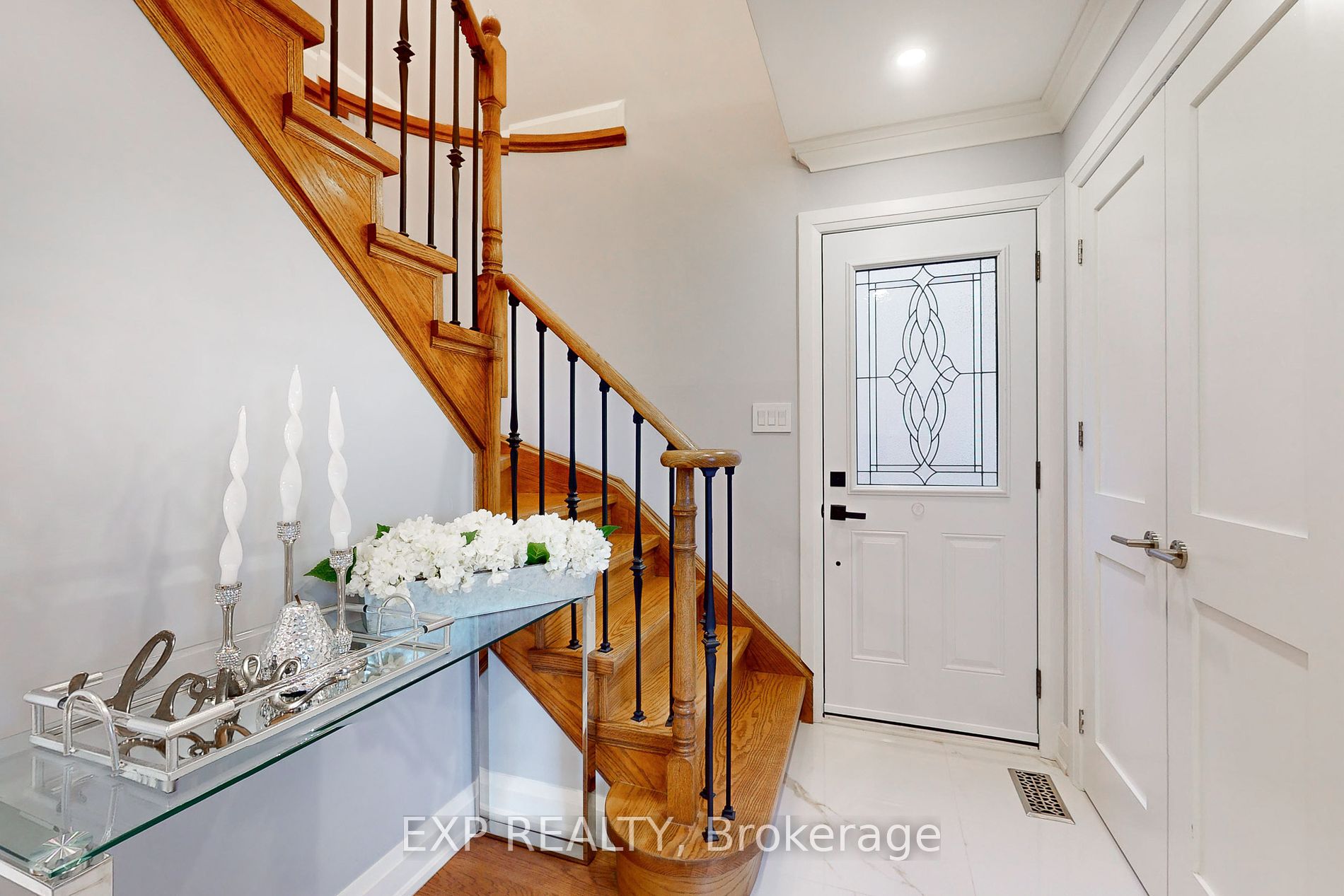 1025 Benton Cres