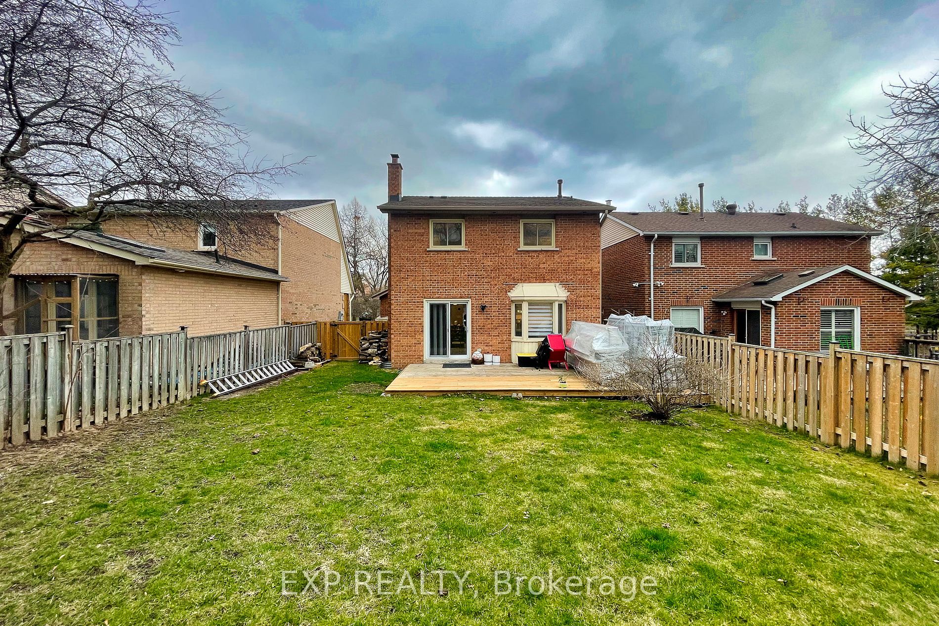 1025 Benton Cres