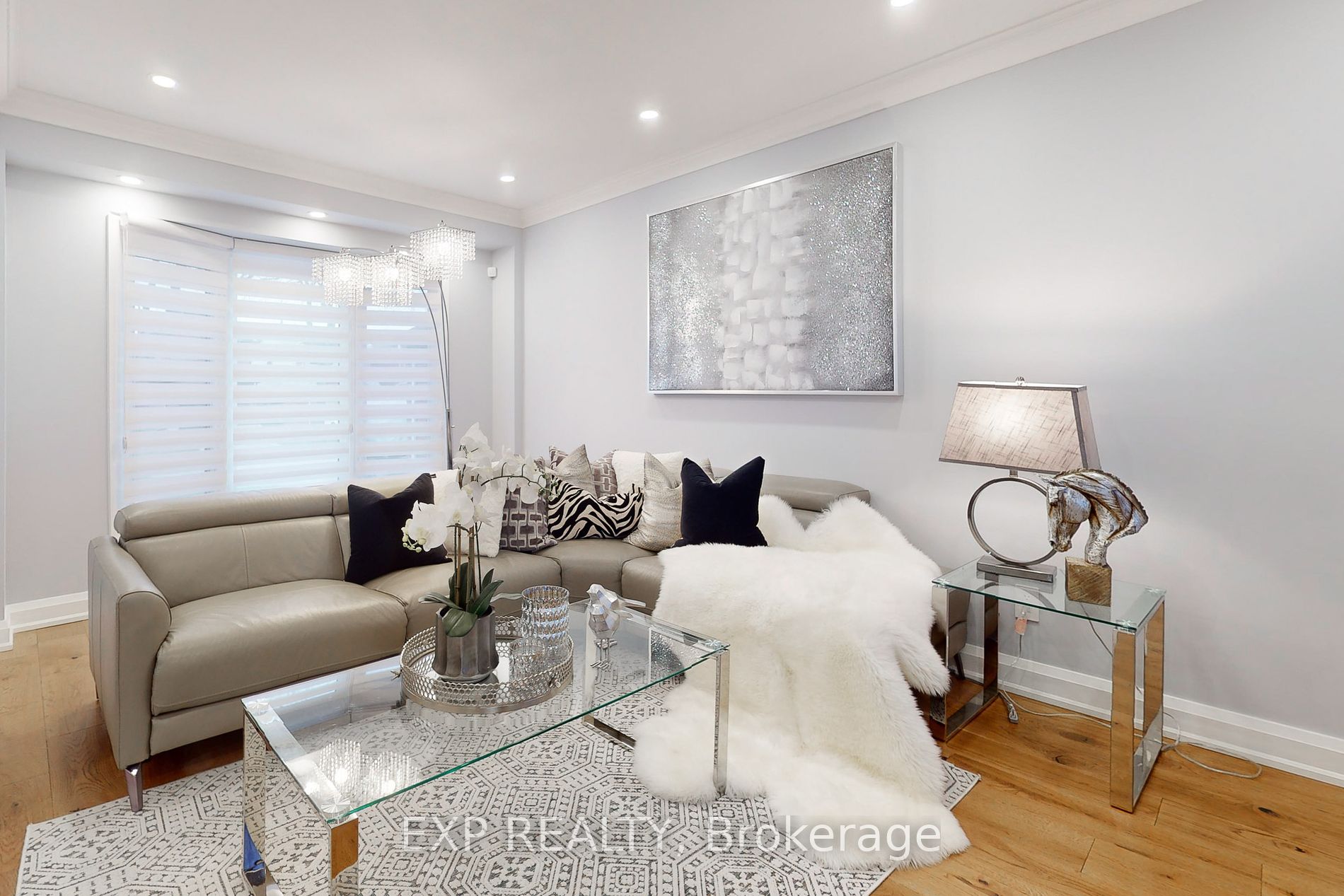 1025 Benton Cres