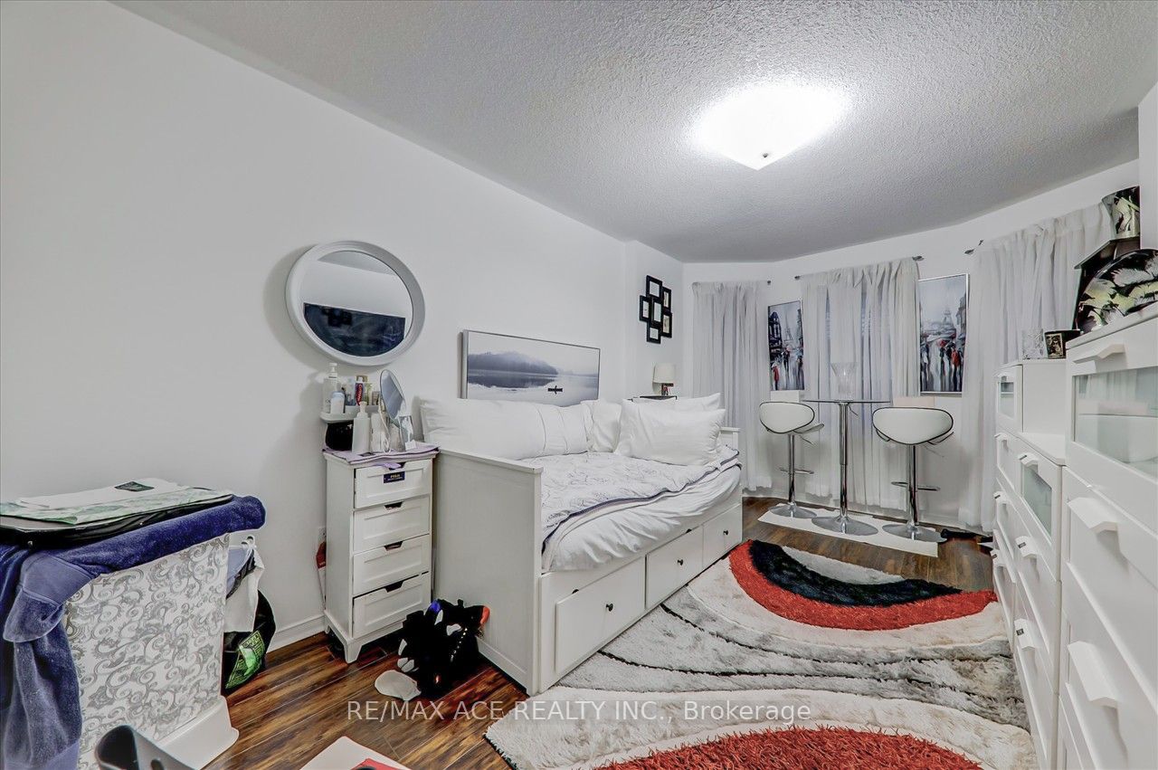 35 Lax Ave