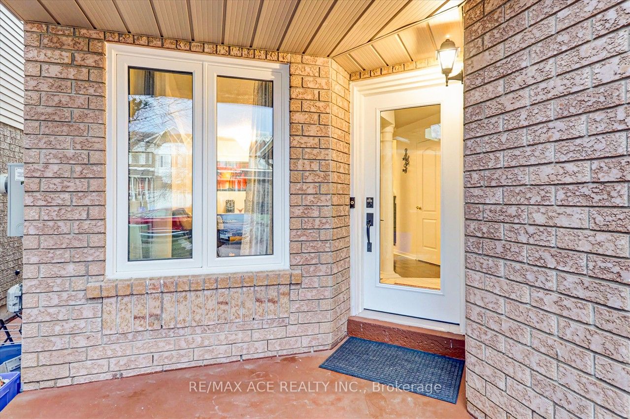 35 Lax Ave
