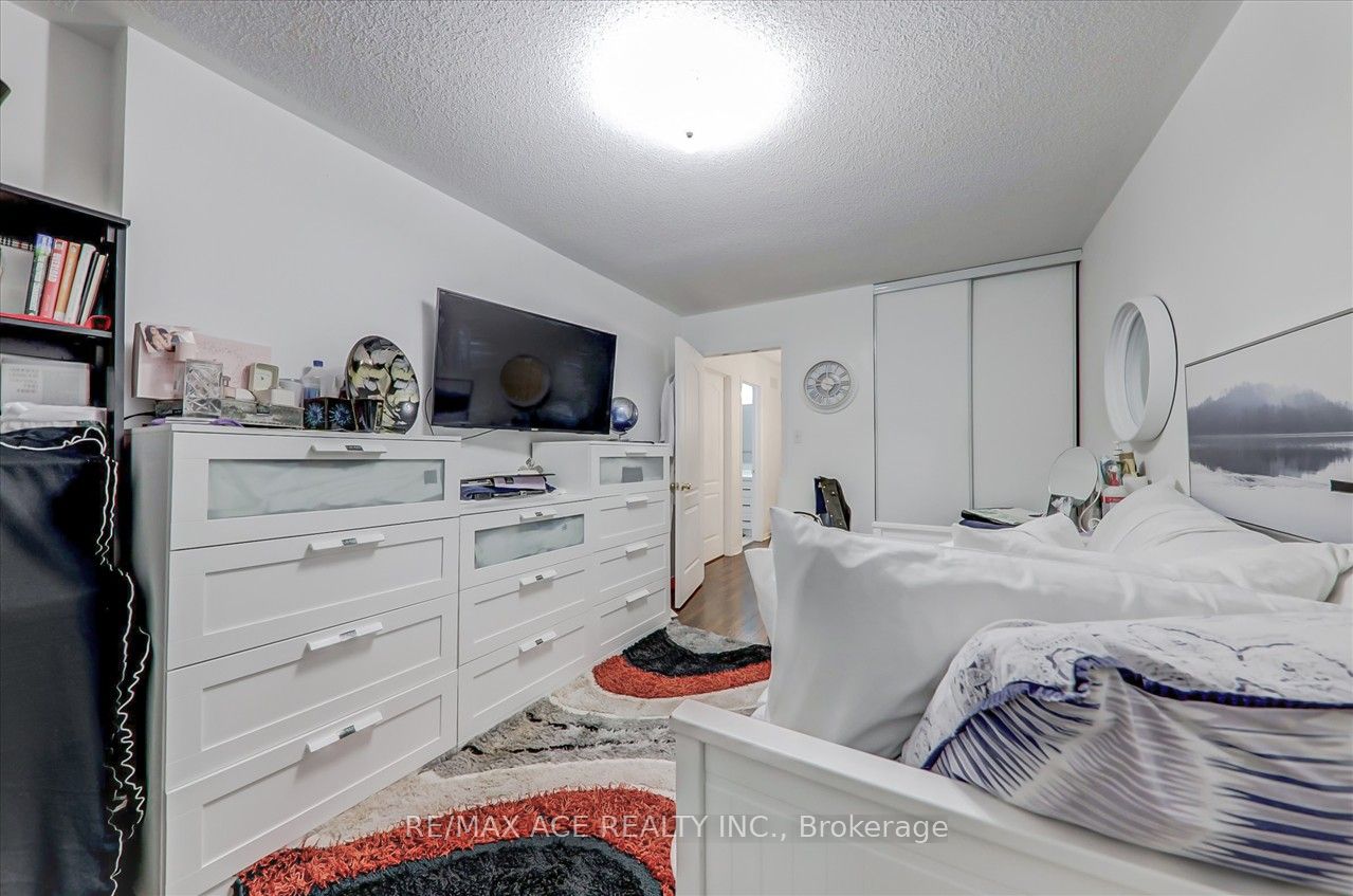 35 Lax Ave