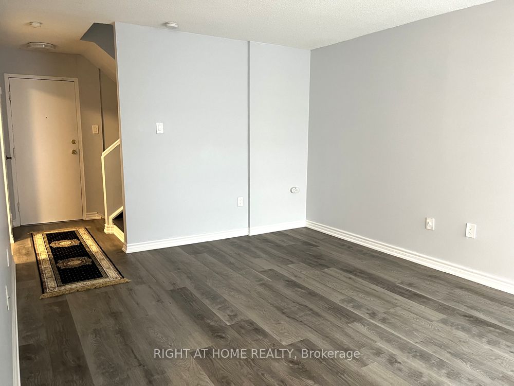 4064 Lawrence Ave E, #207