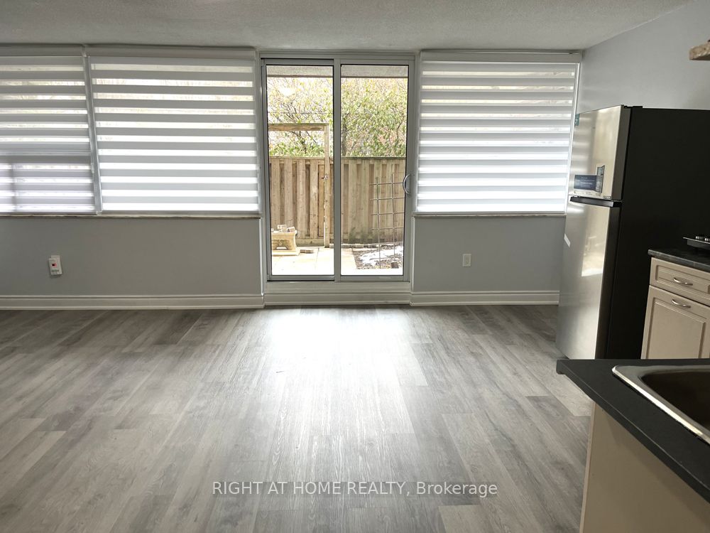 4064 Lawrence Ave E, #207