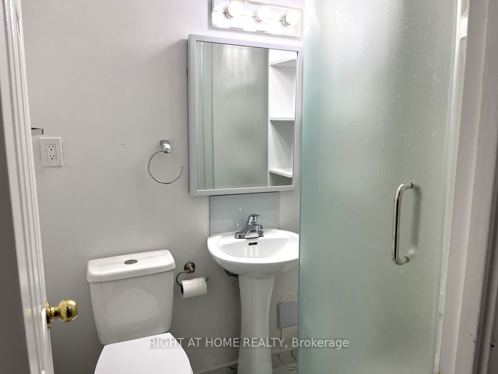 4064 Lawrence Ave E, #207