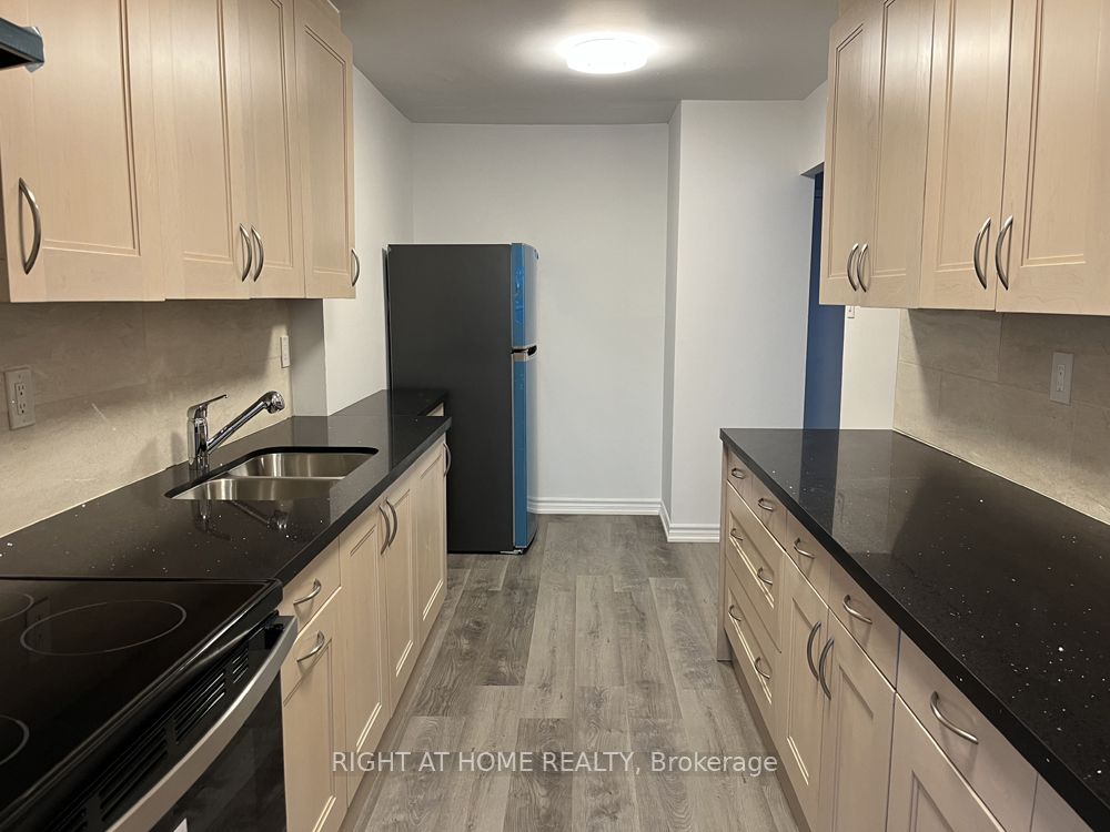 4064 Lawrence Ave E, #207